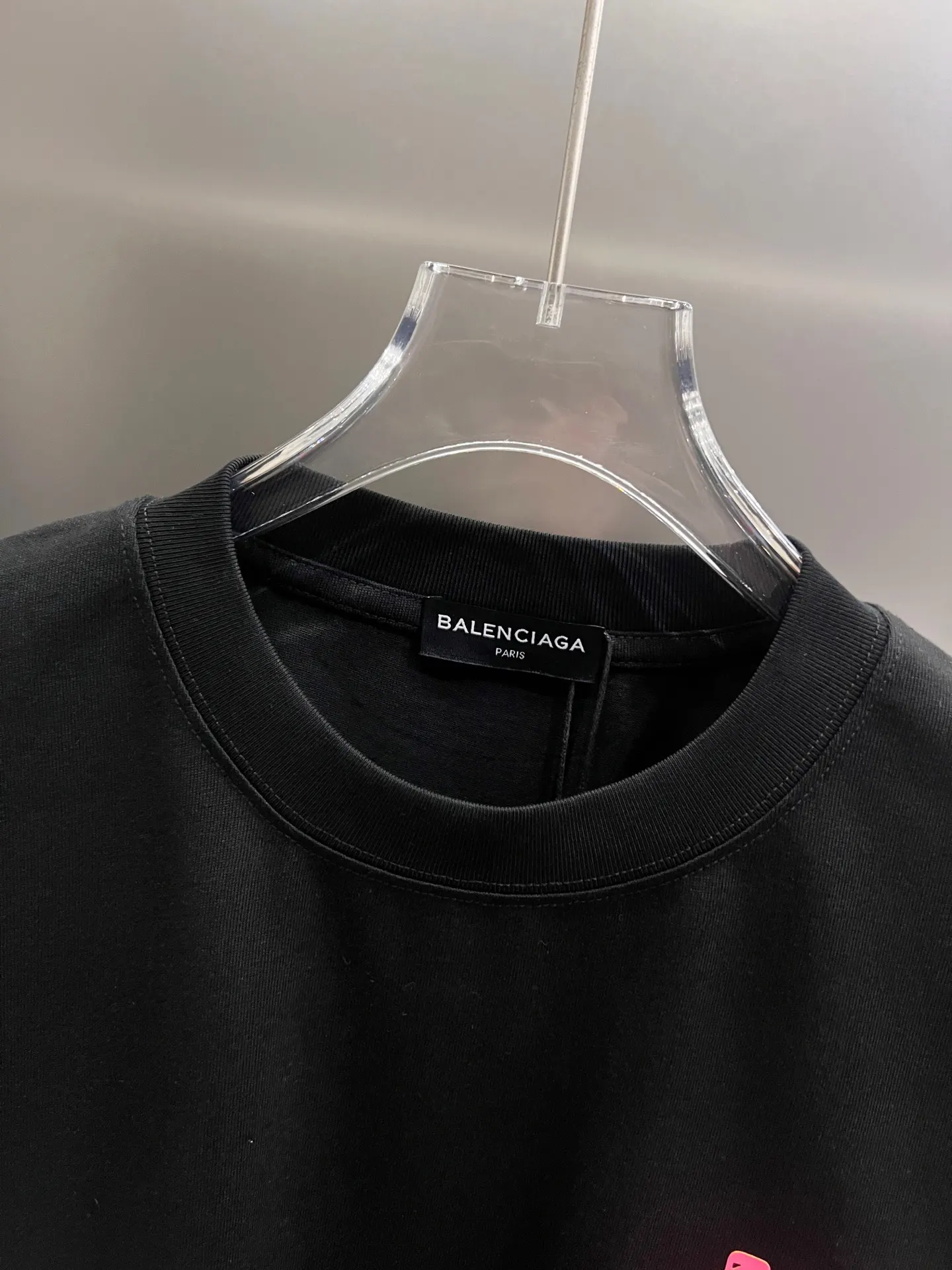 Balenciaga 粉色/黑色 T恤(數字3) Balenciaga 粉色/黑色 T恤(數字3)