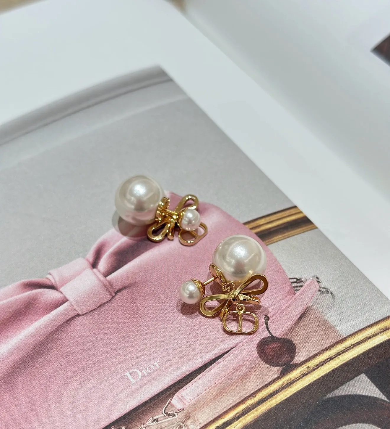 Dior CD珍珠吊坠耳环 金色精致