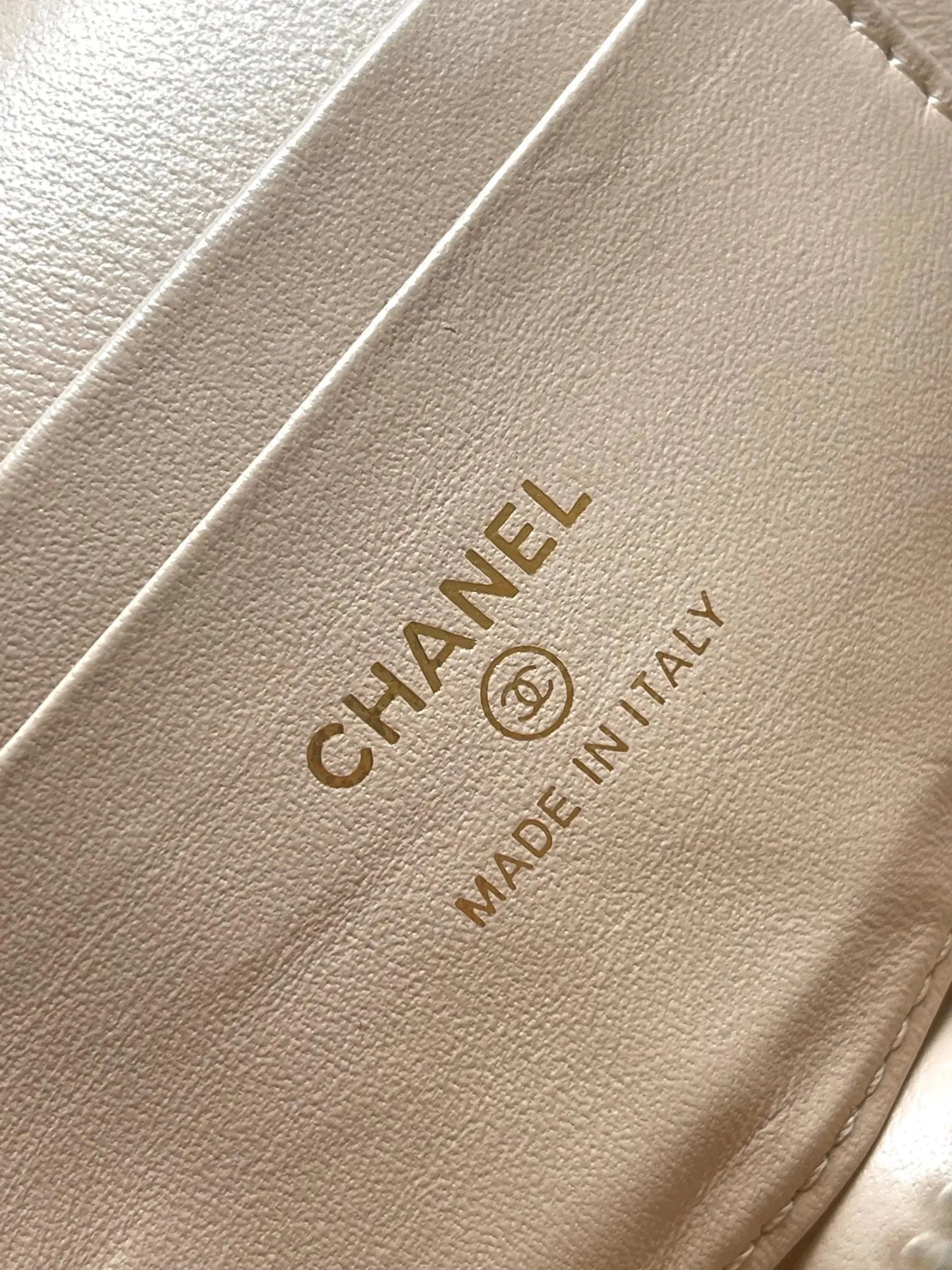Chanel 魚子醬牛皮19 Bag鏈條包 單肩斜挎(數字9) Chanel 魚子醬牛皮19 Bag鏈條包 單肩斜挎(數字9)