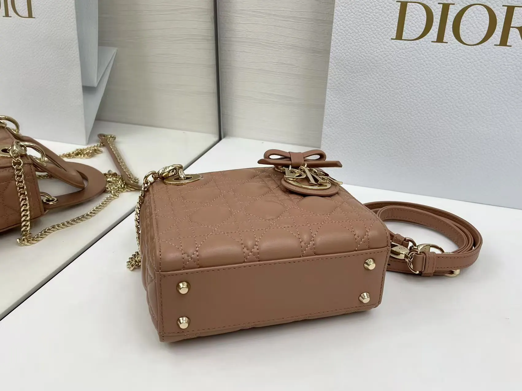 Dior Lady Dior 斜挎包