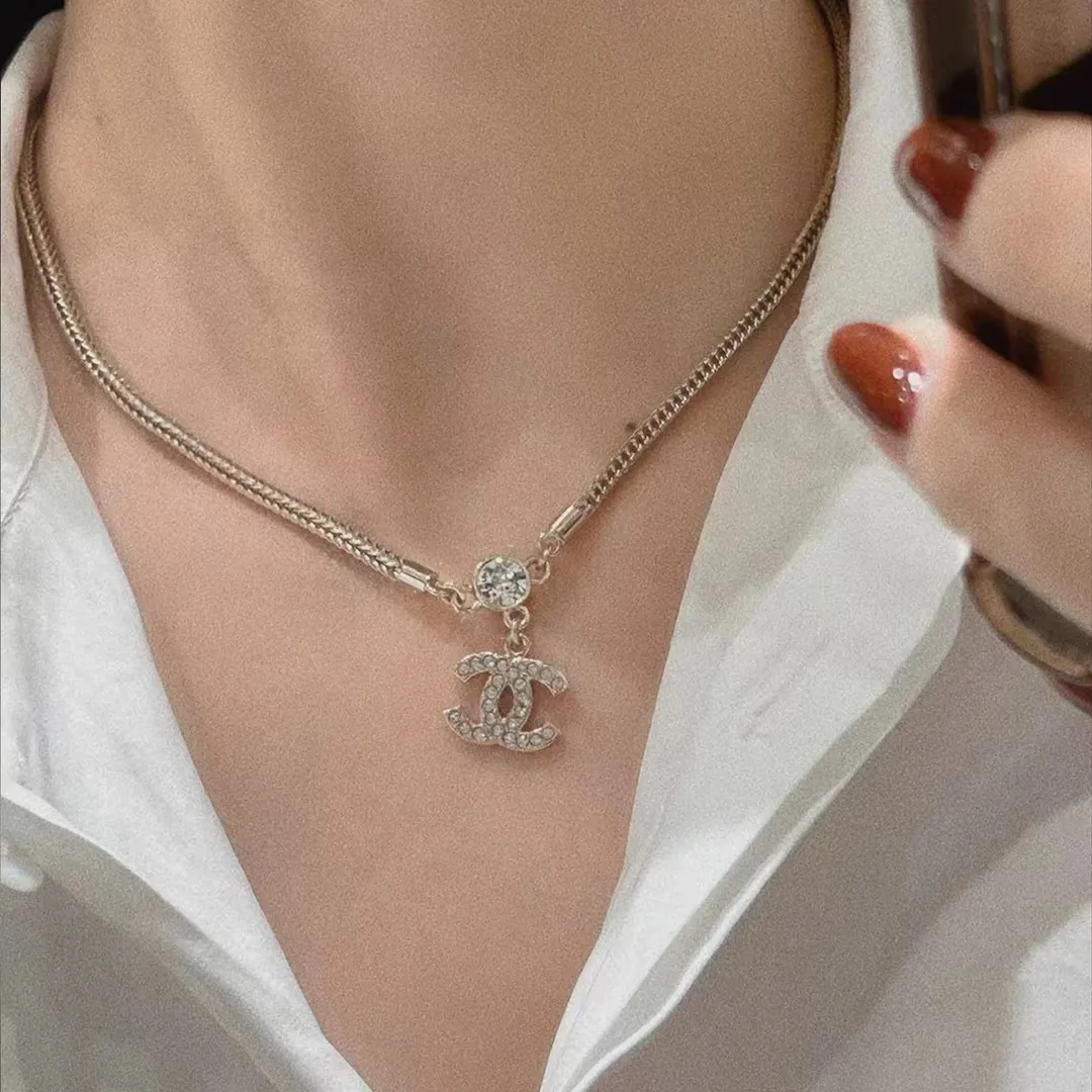 Chanel 金色 双C 满钻 鏈條 项链 精致锁骨链(數字9) Chanel 金色 双C 满钻 鏈條 项链 精致锁骨链(數字9)