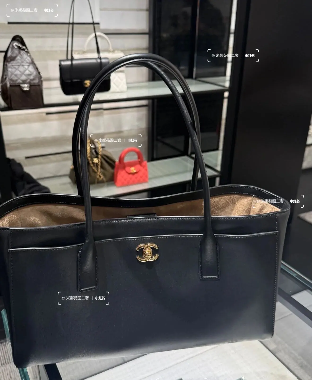 CHANEL 黑色牛皮托特包 大容量通勤款