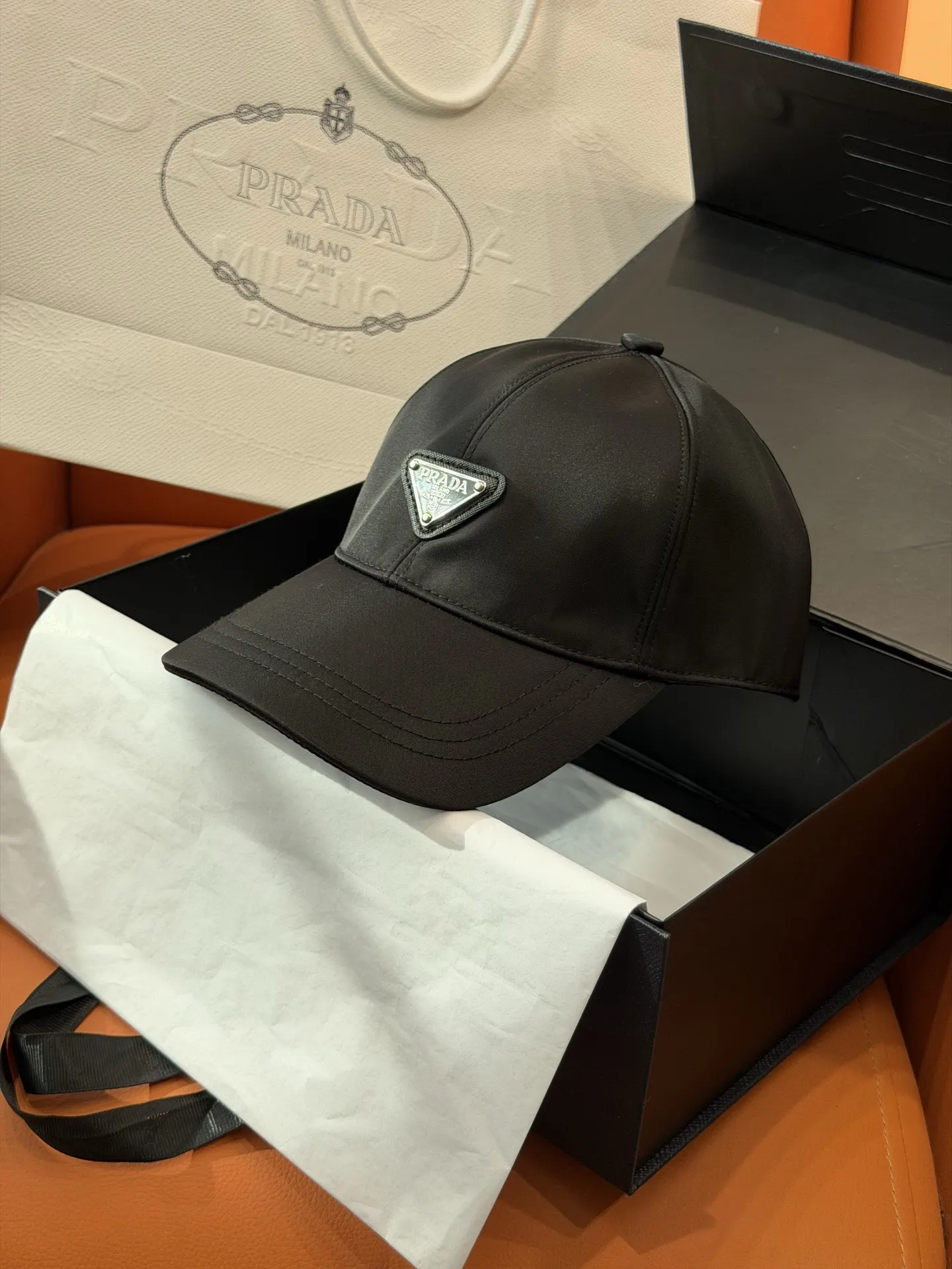 Prada Re-Nylon 黑色 三角标 帽子