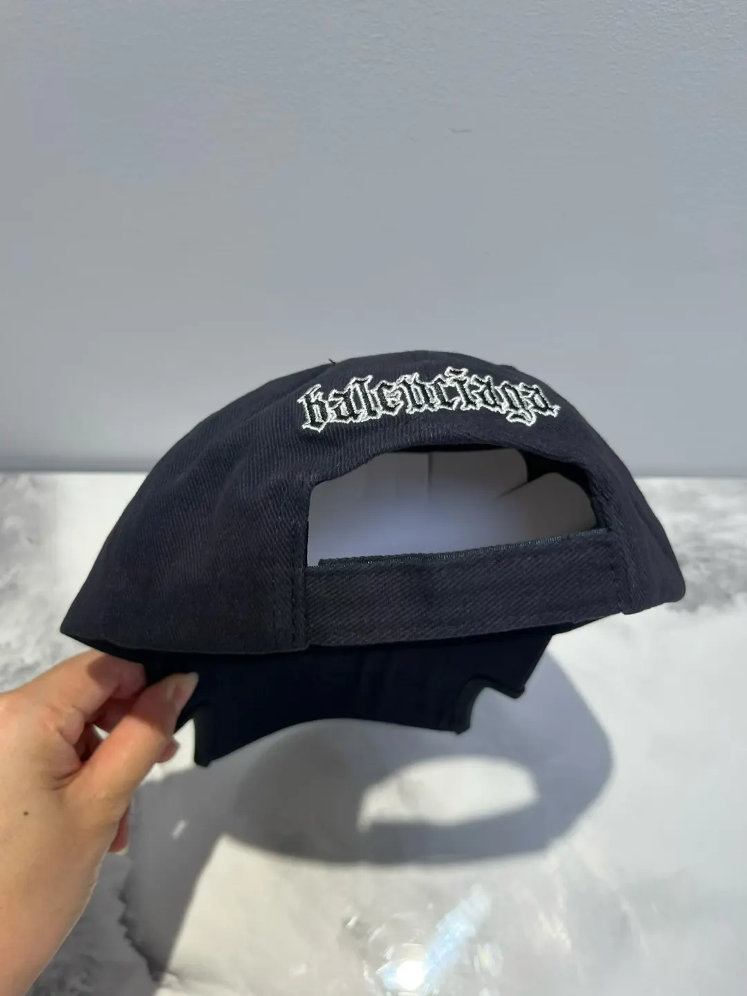 Balenciaga Logo 棒球帽 精致搭配