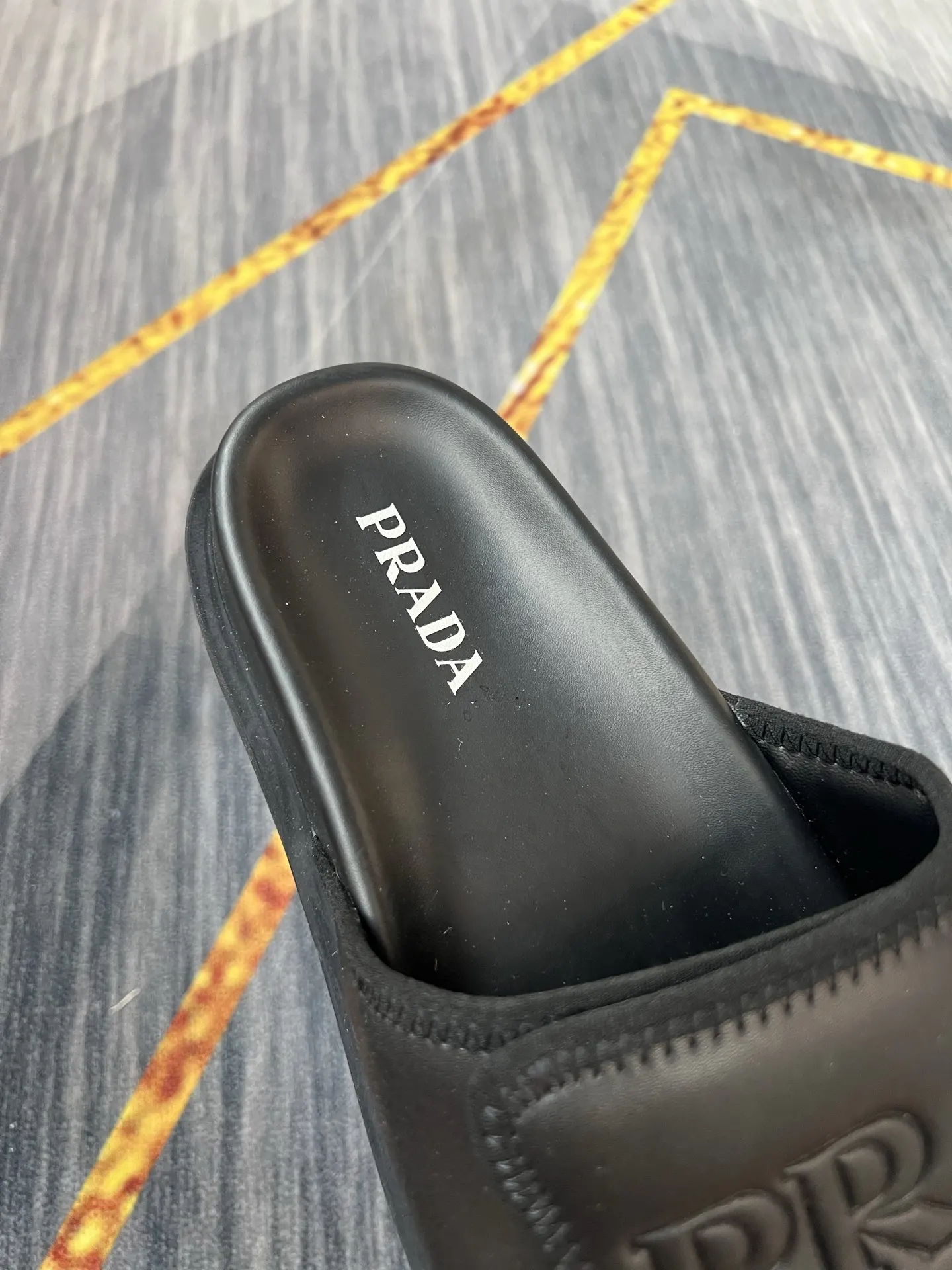 Prada 拖鞋 休闲凉拖