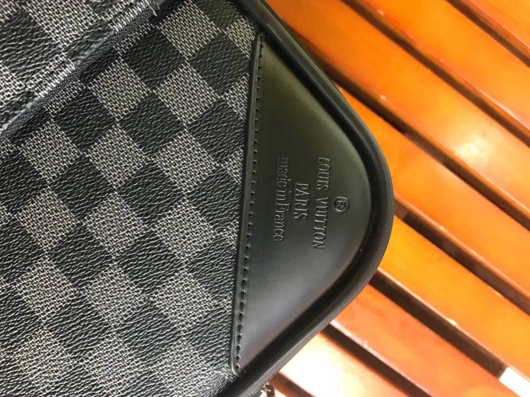 LV 帆布 超耐磨损万向轮 灵活出行 加厚全鋁合金 梯形 化妝包 便携收納款