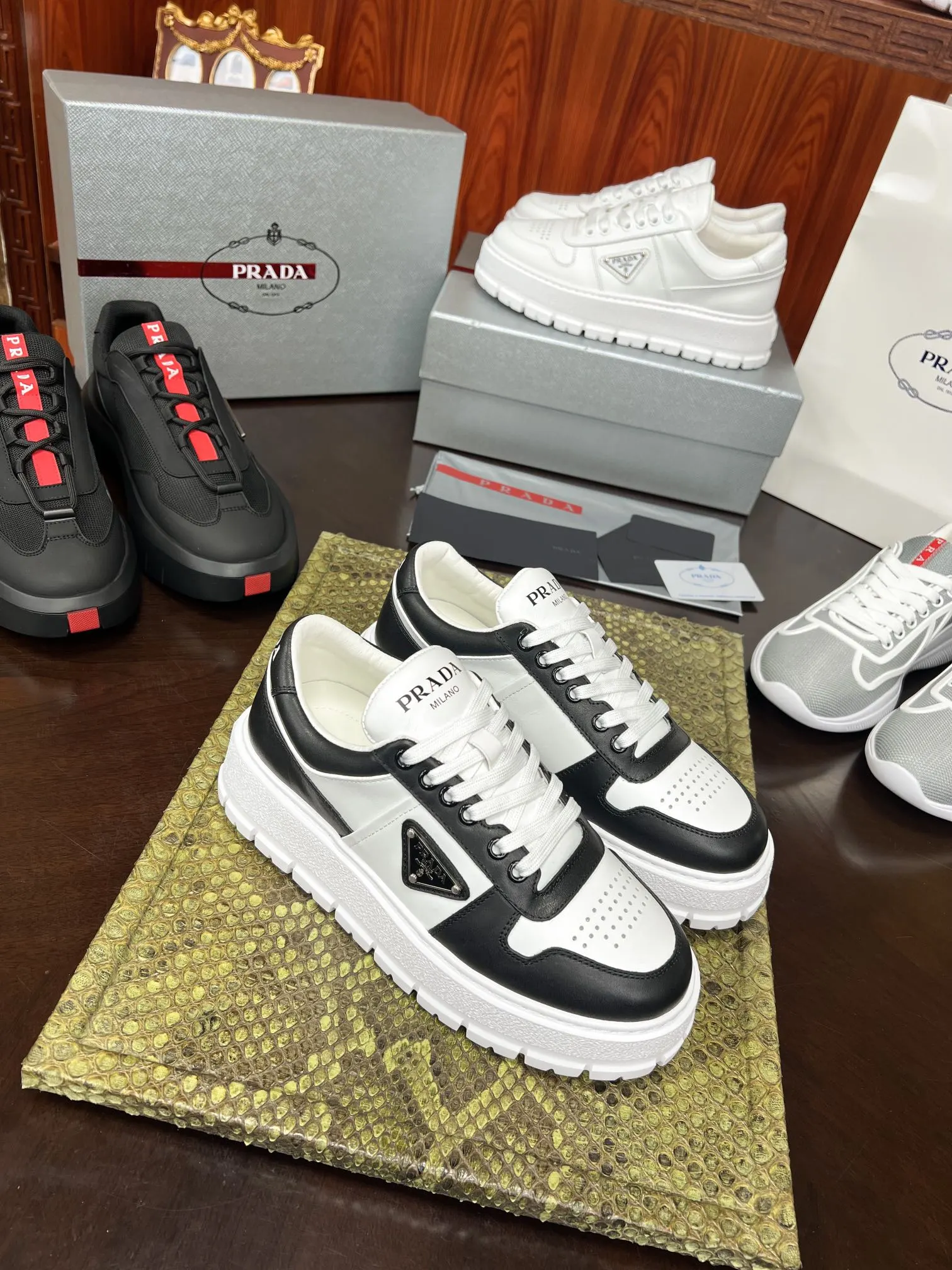 Prada 牛皮 休闲鞋 舒适
