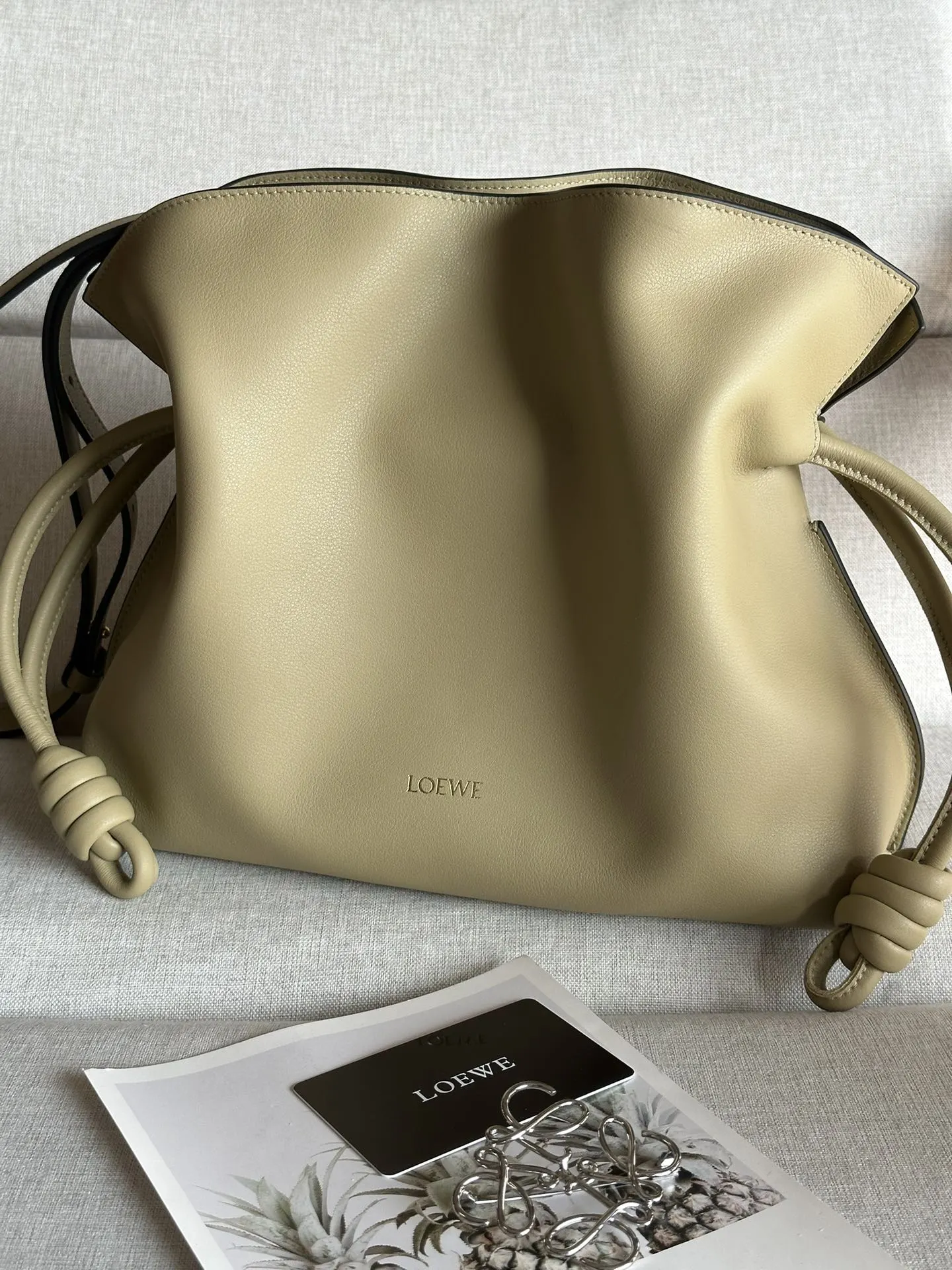 Loewe 小牛皮 手拿包 精致手拿款
