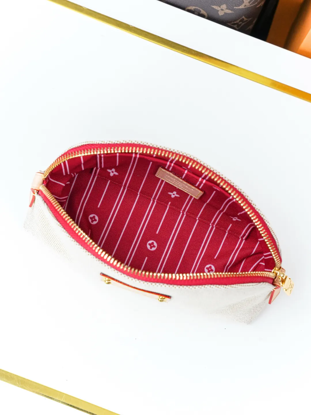 Cosmetic Pouch Leather Image 9 Cosmetic Pouch Leather Image 9