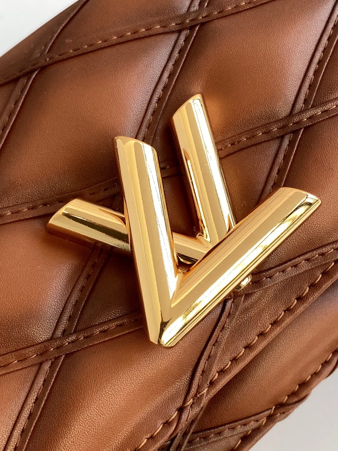 LV 黑色 棕色 牛皮 鏈條包 精致鏈條款