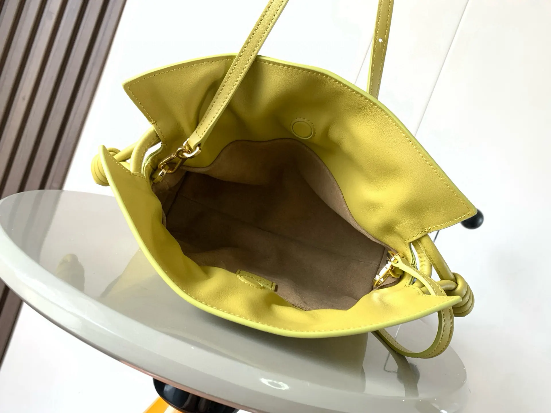 Loewe 黃色 小牛皮 托特包 大容量托特款(數字9) Loewe 黃色 小牛皮 托特包 大容量托特款(數字9)