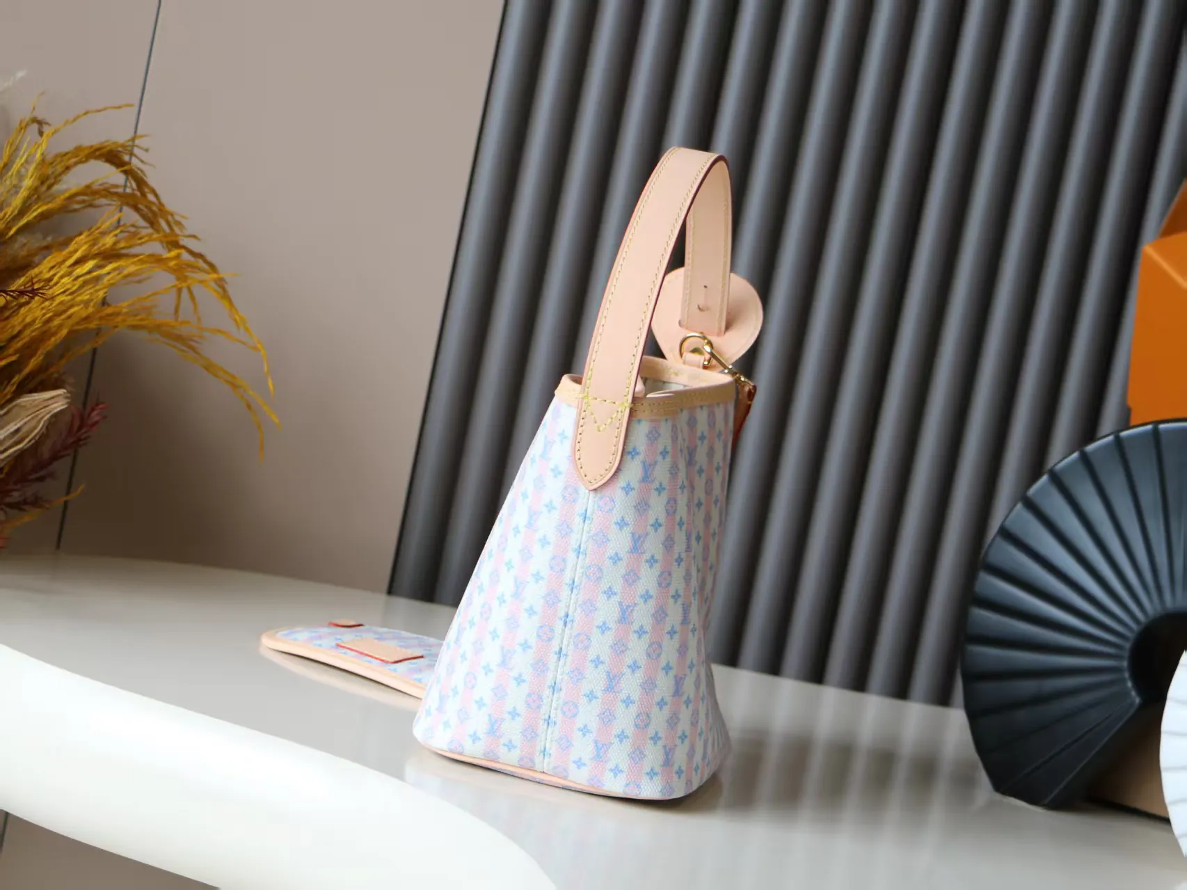 LV 粉色 帆布 精品 粉色 条纹印花水桶包 AL 鏈條包 精致鏈條款