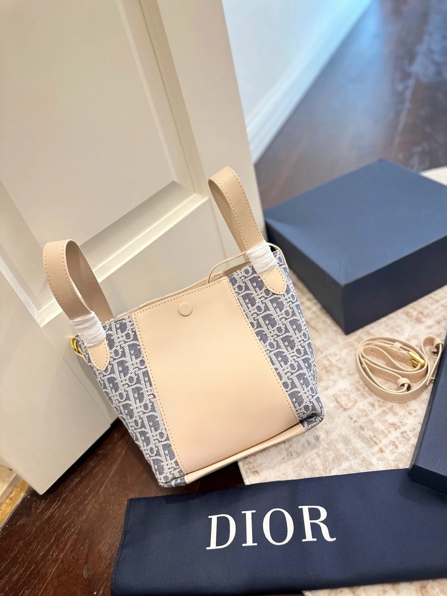 Dior 老花 水桶包 休閒水桶款(數字9) Dior 老花 水桶包 休閒水桶款(數字9)
