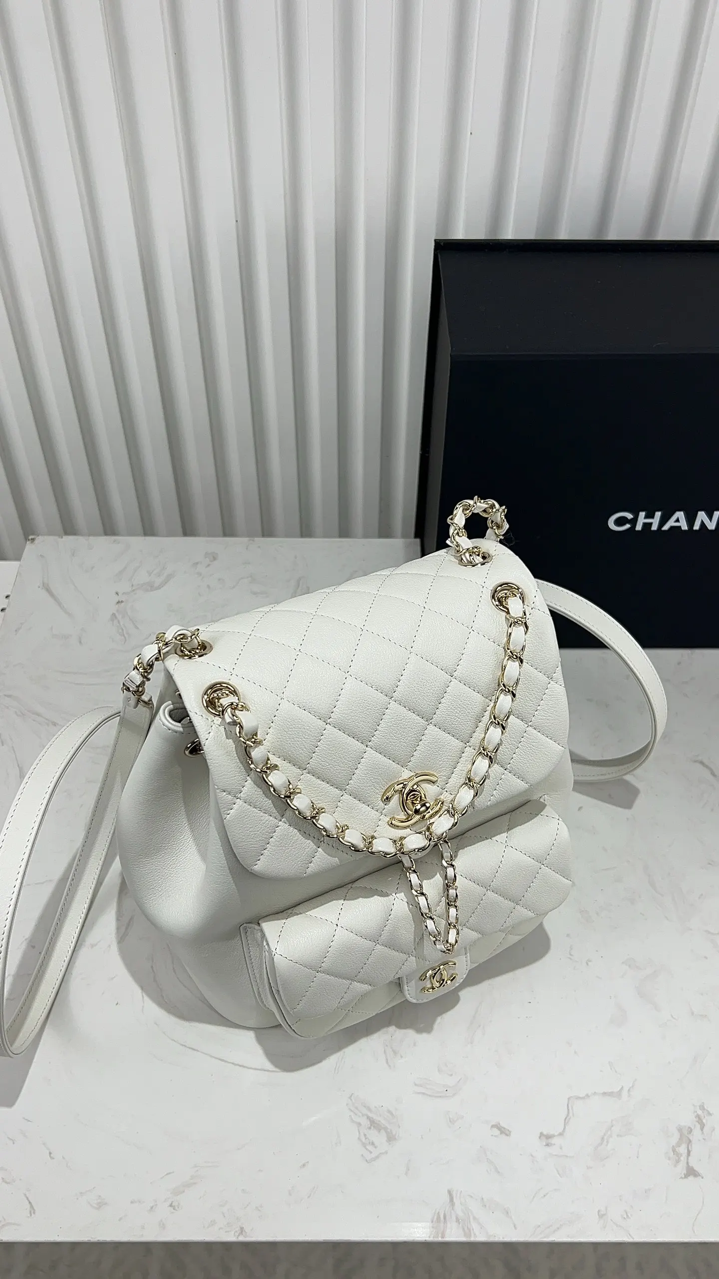 CHANEL 白色 小牛皮 双肩包 实用双肩款