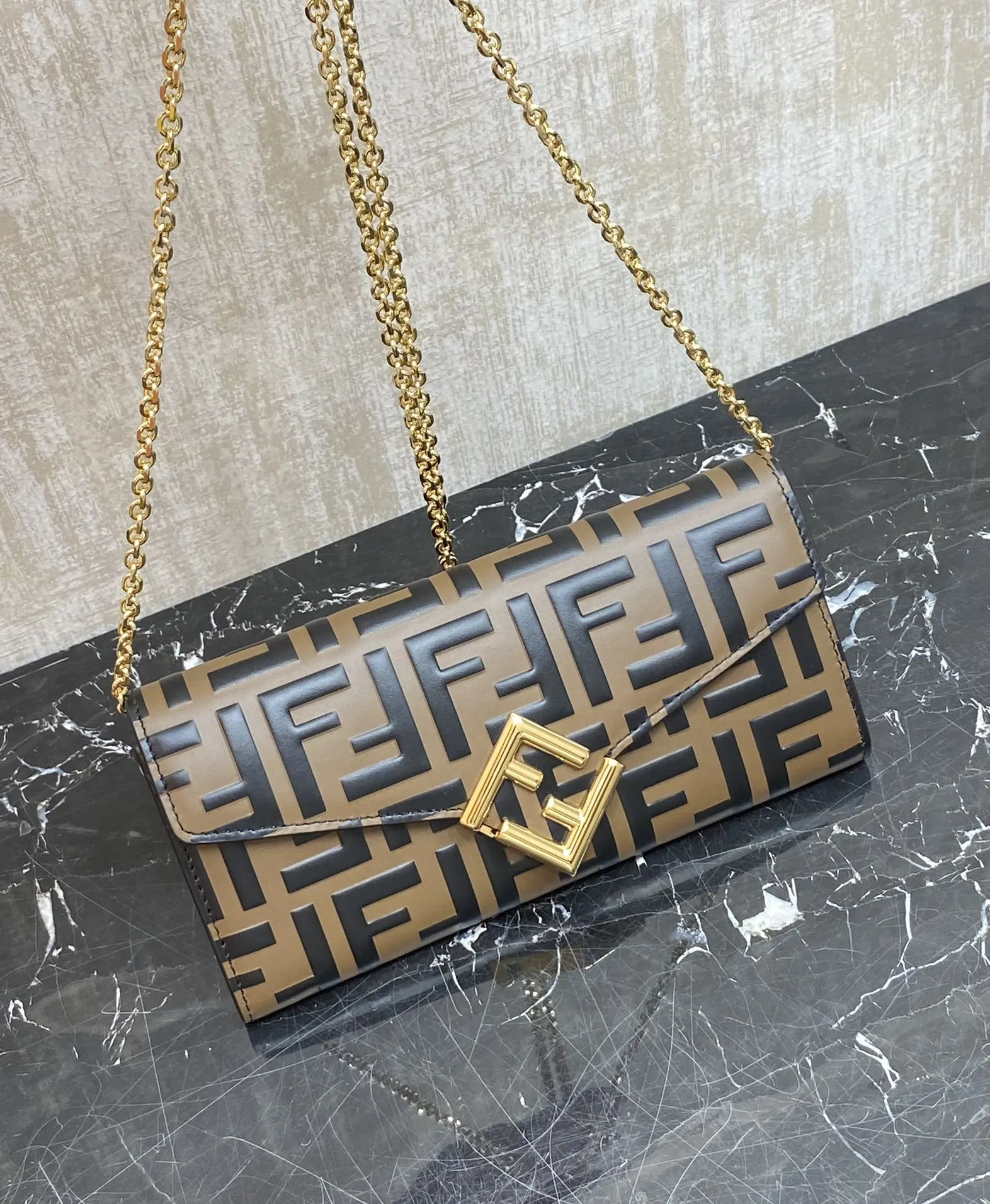 Fendi 卡其色 牛皮 链条包 精选款