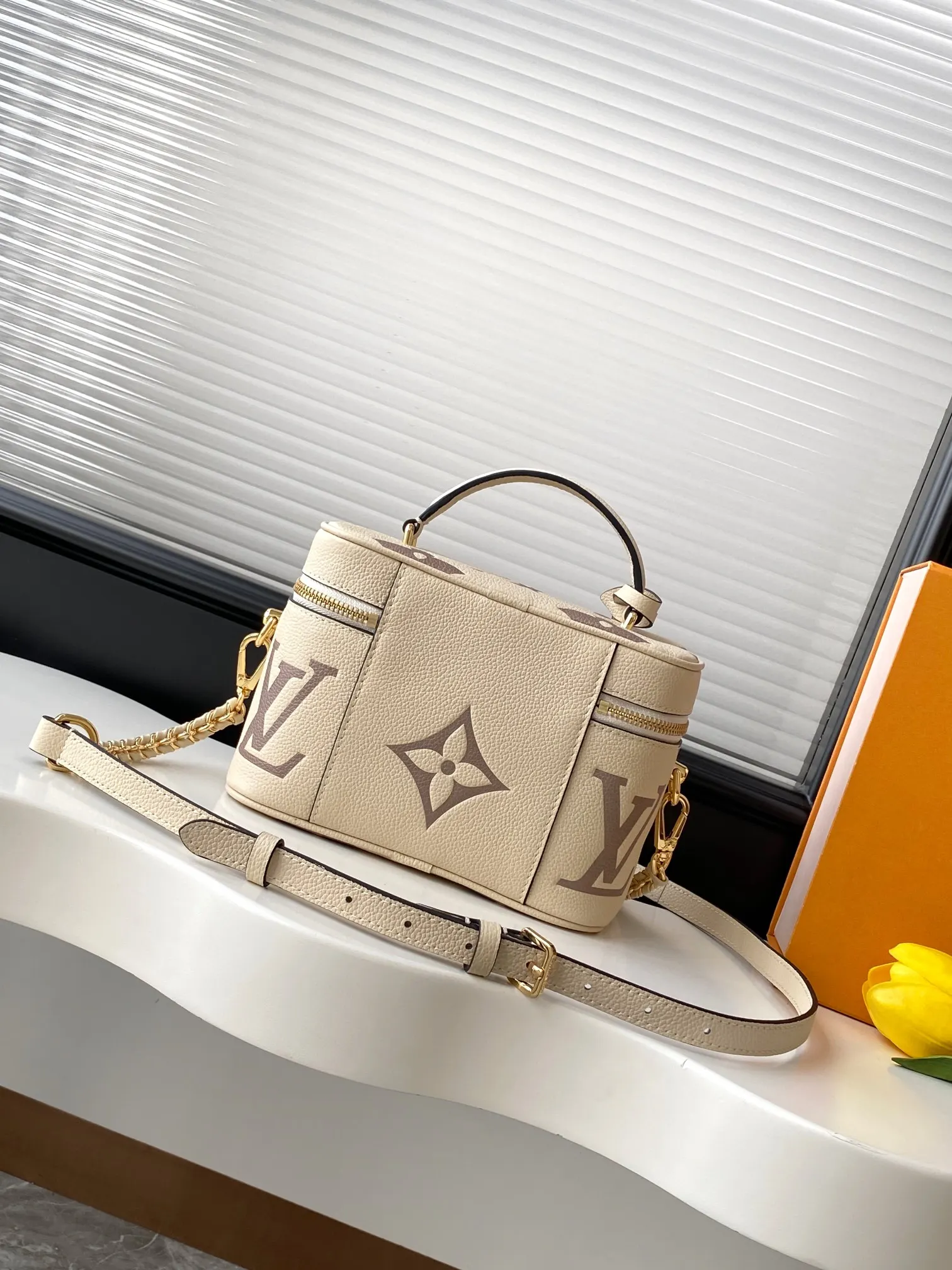 Black Gray Chain Bag