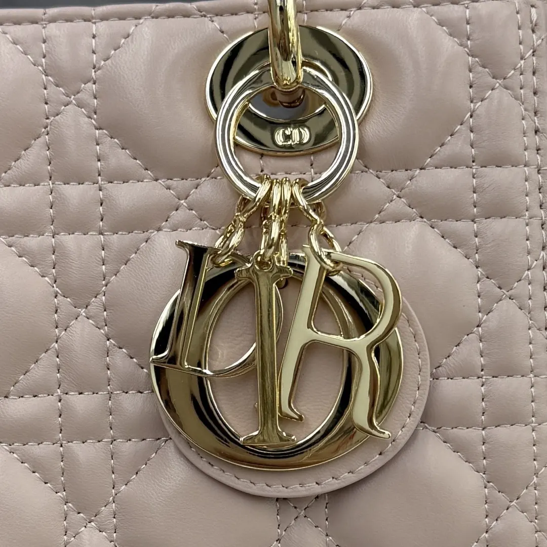 Dior Lady Dior 米色羊皮卡夹 标签细节款