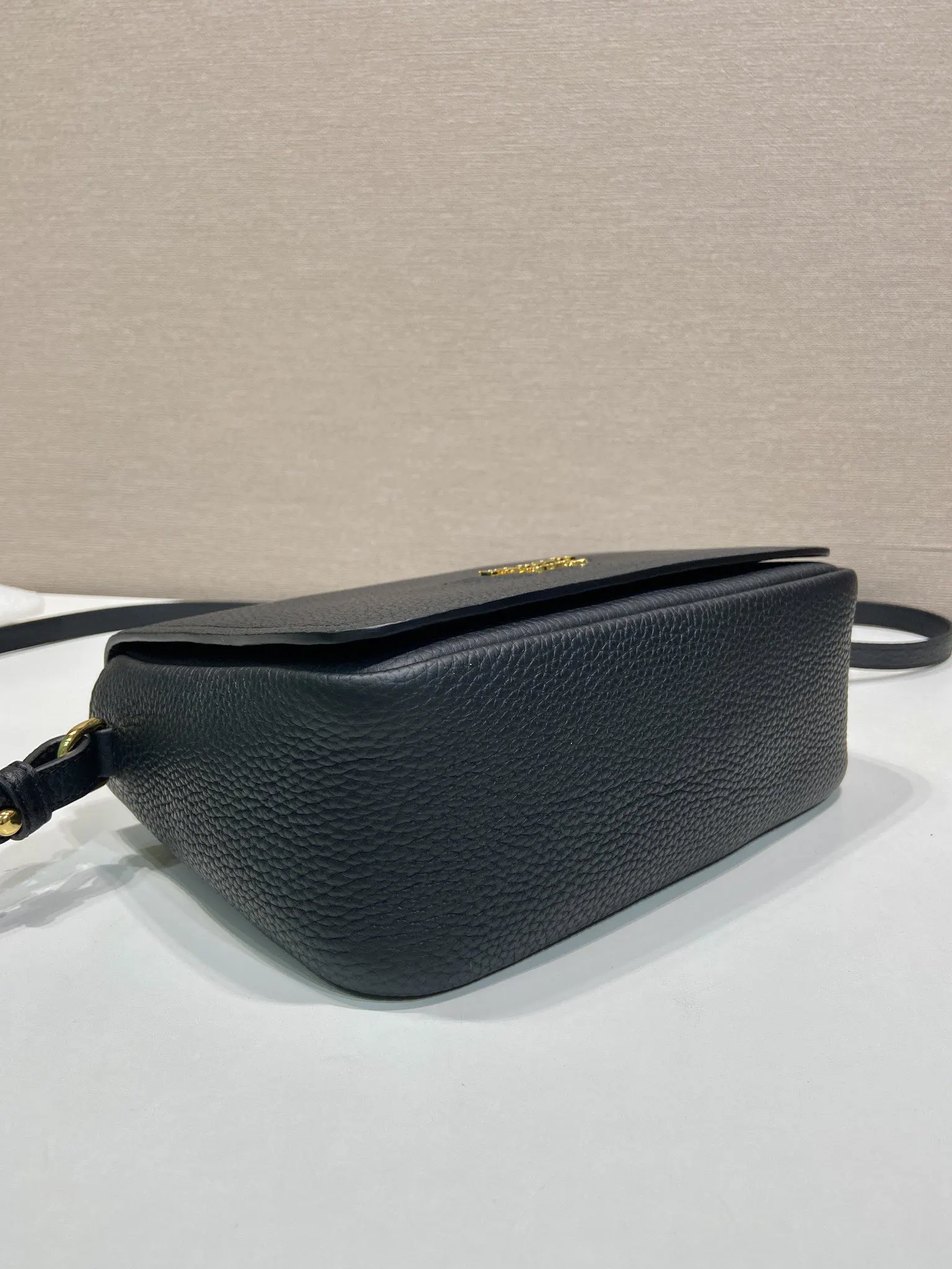 牛皮 翻盖开合 织物织带和牛皮搭 太完美 不同场合不同 雙肩包 实用雙肩款(數字7) 牛皮 翻盖开合 织物织带和牛皮搭 太完美 不同场合不同 雙肩包 实用雙肩款(數字7)