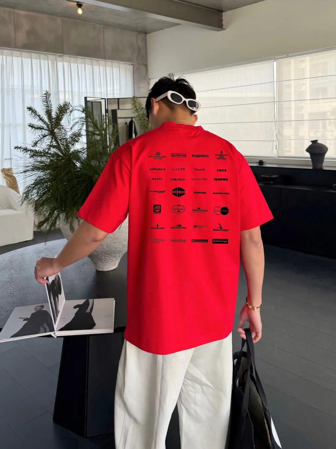 Balenciaga 紅色 Logo 短袖T恤(數字8) Balenciaga 紅色 Logo 短袖T恤(數字8)