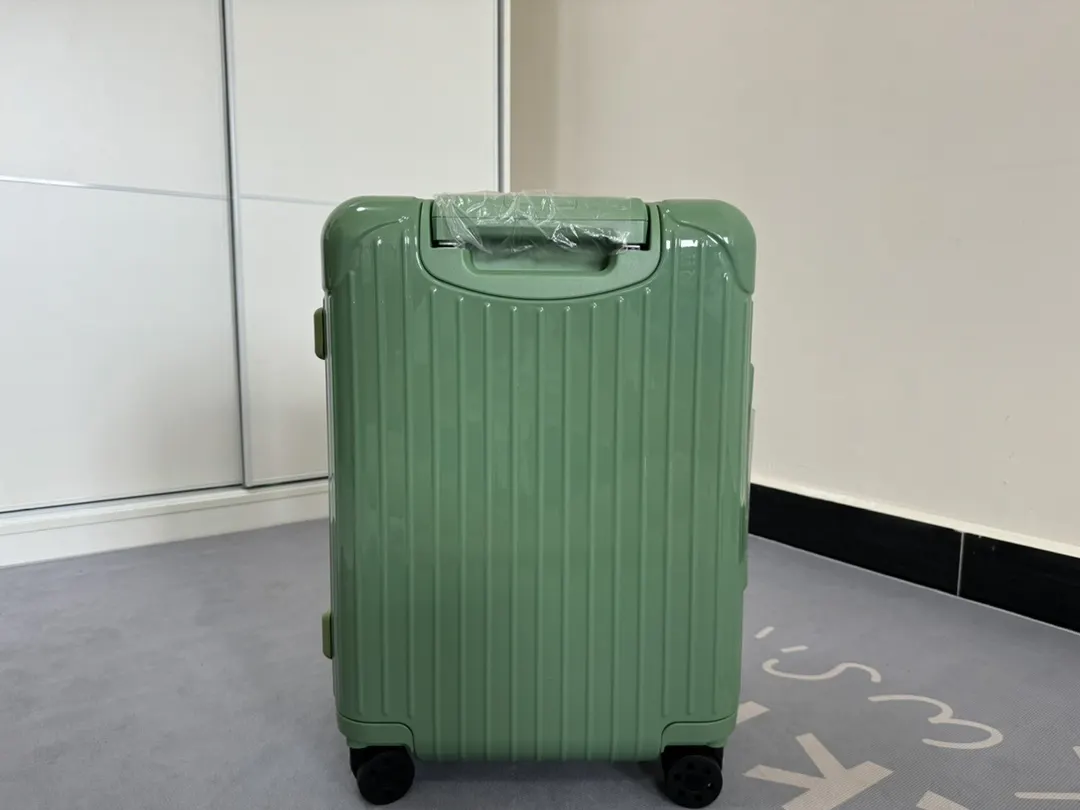 黑色 白色 Essential系列 鼠尾草綠 尺寸 行李箱 旅行拉杆款 輕便出行款