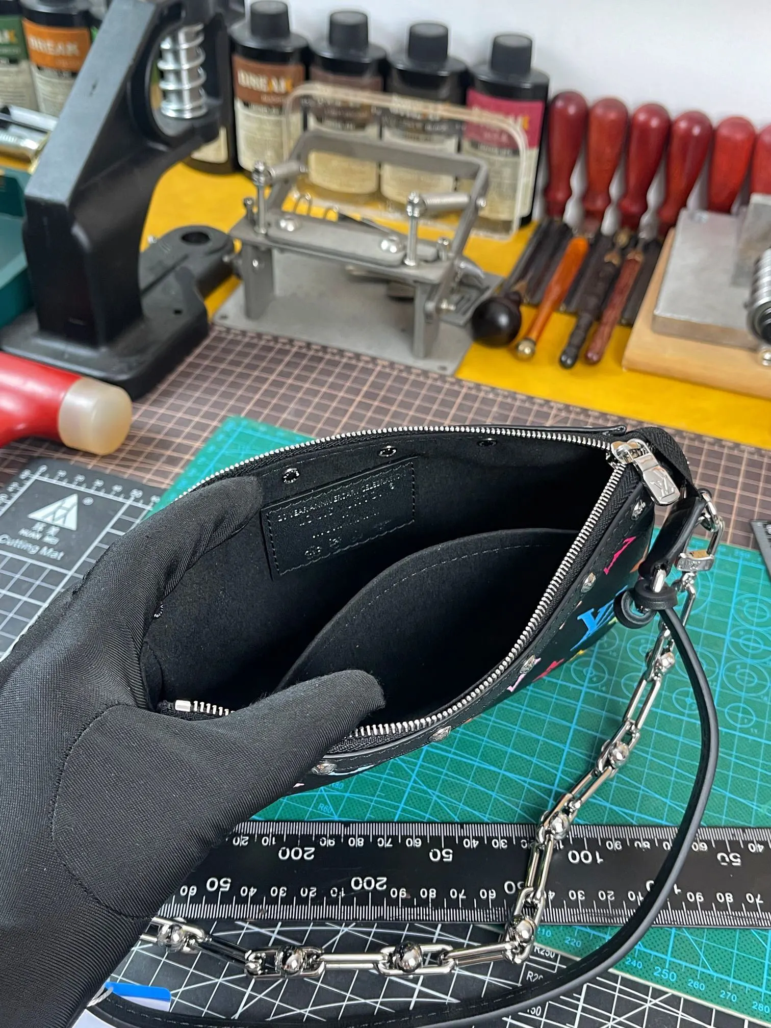 LV 牛皮 中免 动态码 黑彩 鏈條包 精致鏈條款