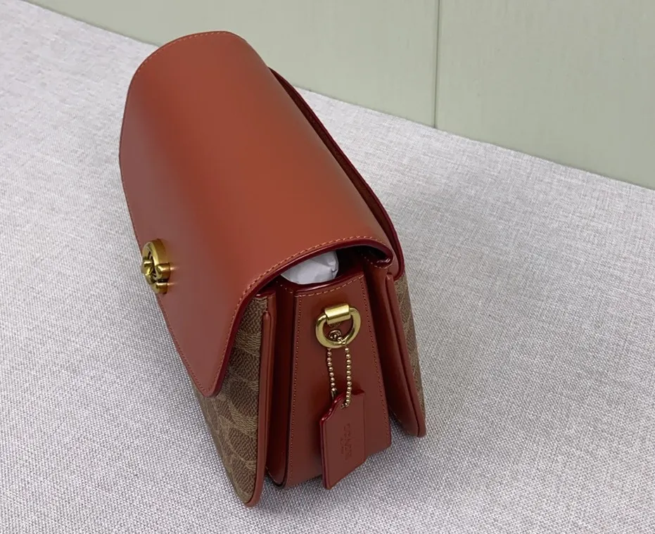 Coach 老花 斜背包 輕便斜挎款