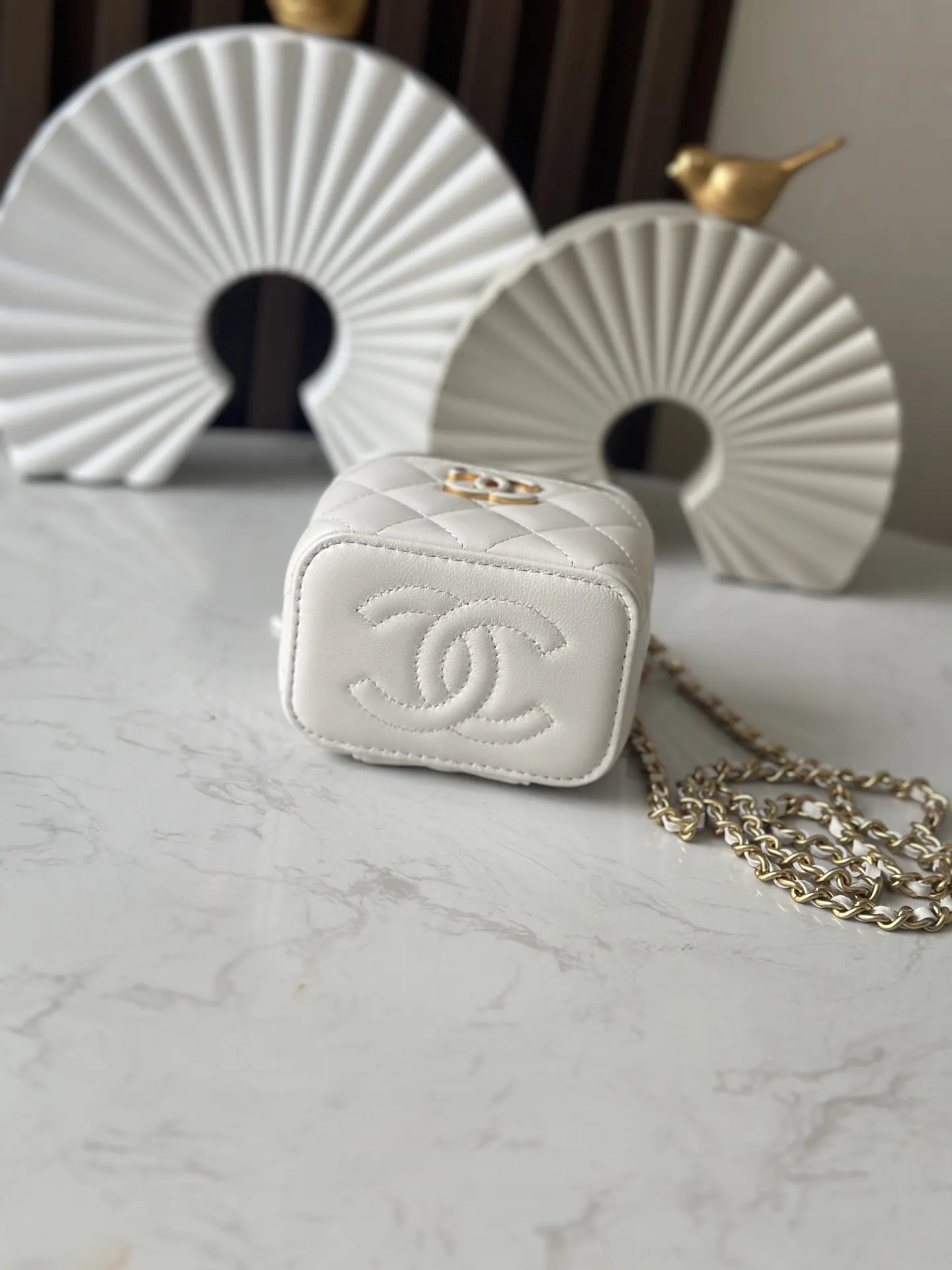 Chanel 羊皮鏈條化妝包 單肩斜挎(數字5) Chanel 羊皮鏈條化妝包 單肩斜挎(數字5)