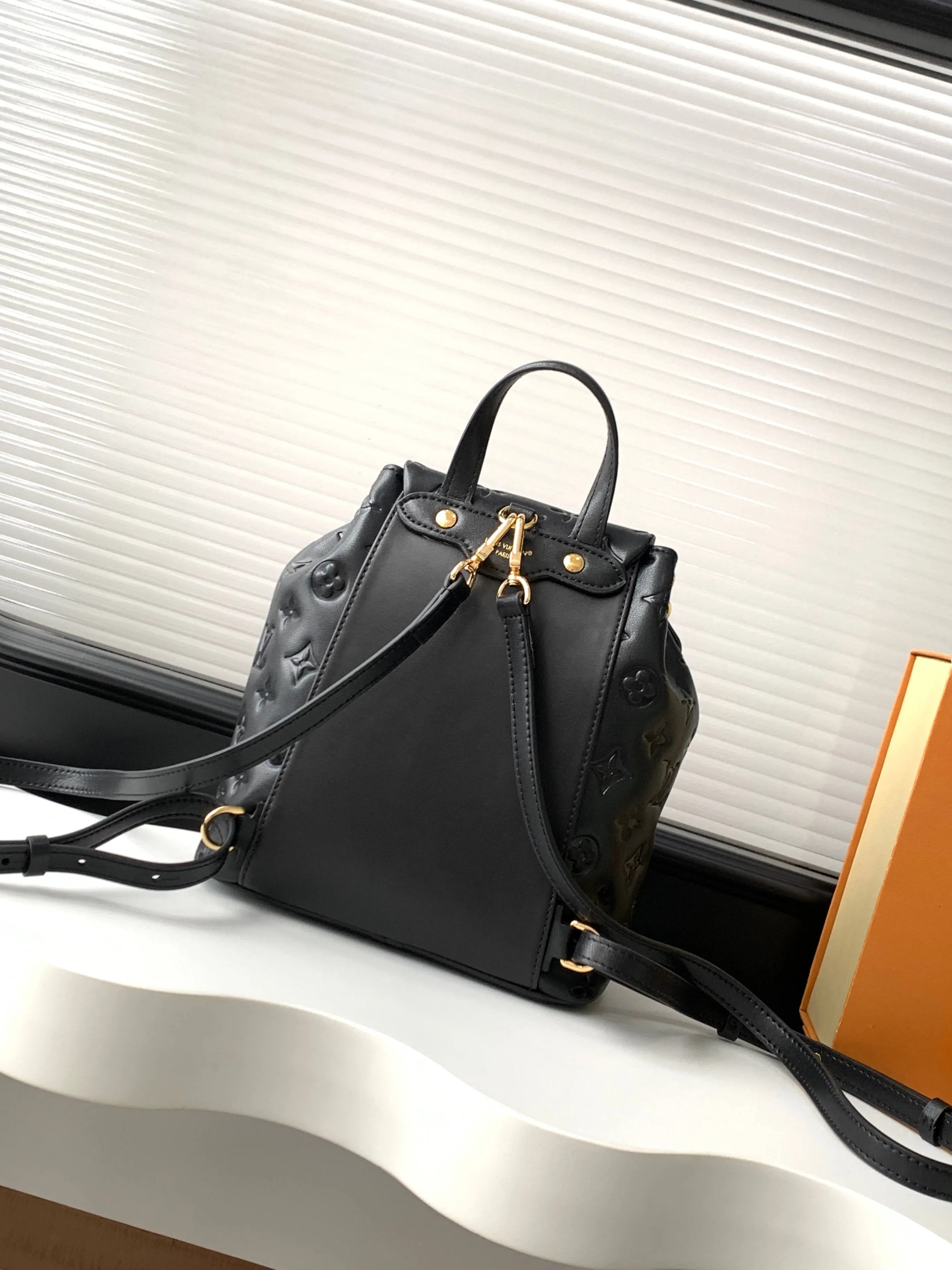 LV 黑色 牛皮 雙肩包 实用雙肩款