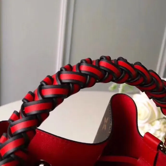 LV 紅色 金色 牛皮 厂价 包包 款NéoNoé手袋的設計 水桶包 休閒水桶款(數字8) LV 紅色 金色 牛皮 厂价 包包 款NéoNoé手袋的設計 水桶包 休閒水桶款(數字8)