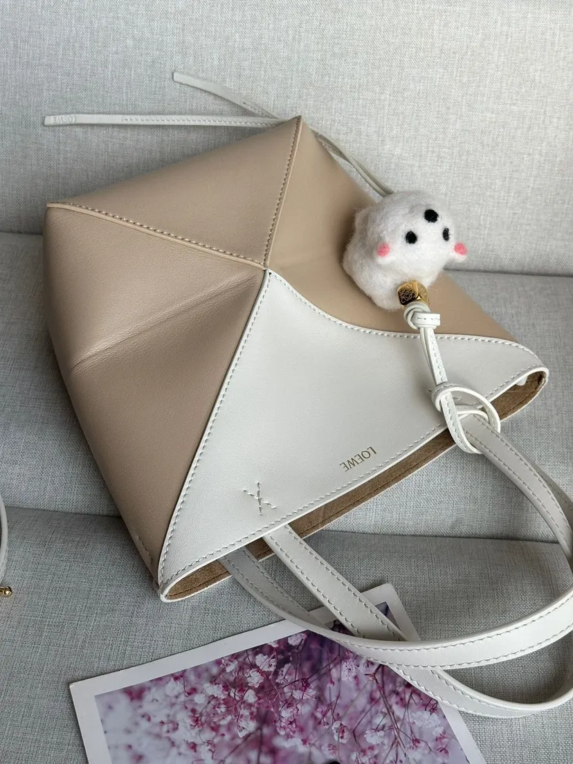 Loewe Puzzle 牛皮 斜挎包 轻便斜挎款