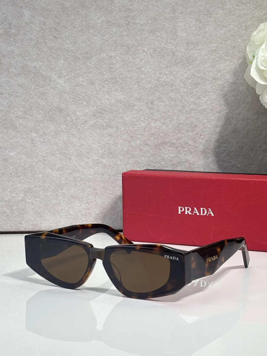 Prada 墨镜 時尚防晒款