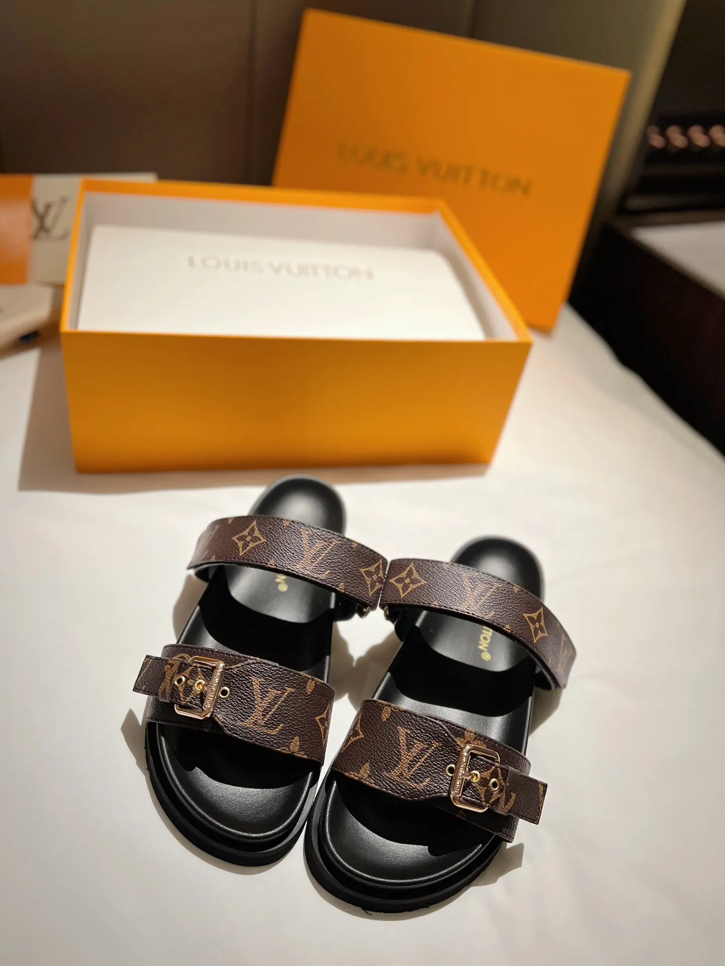 LV 經典老花 厚底拖鞋 休閒百搭款(數字2) LV 經典老花 厚底拖鞋 休閒百搭款(數字2)