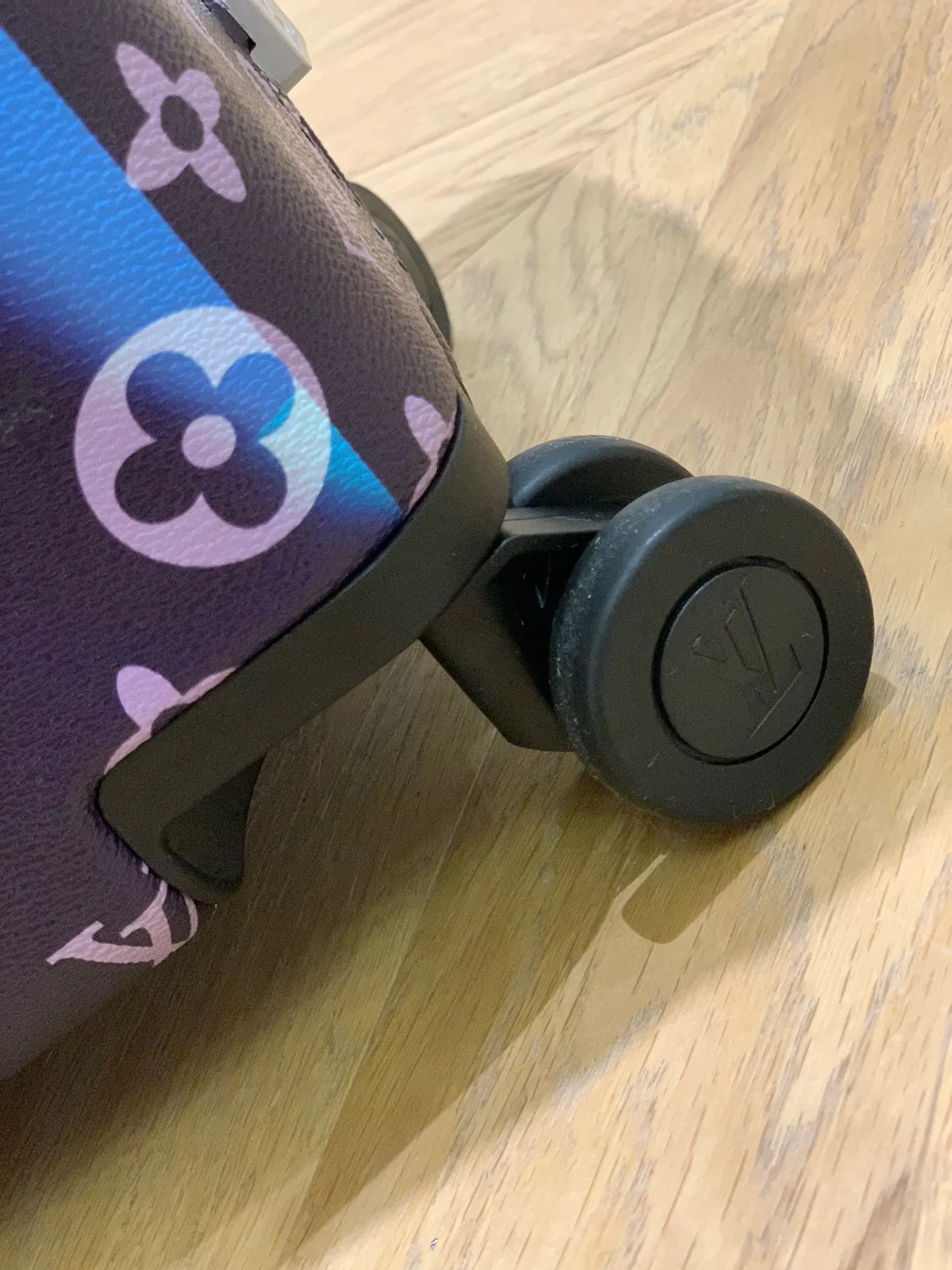LV HORIZON四轮拉杆箱 5厘米 规格 行李箱 旅行拉杆款 轻便出行款