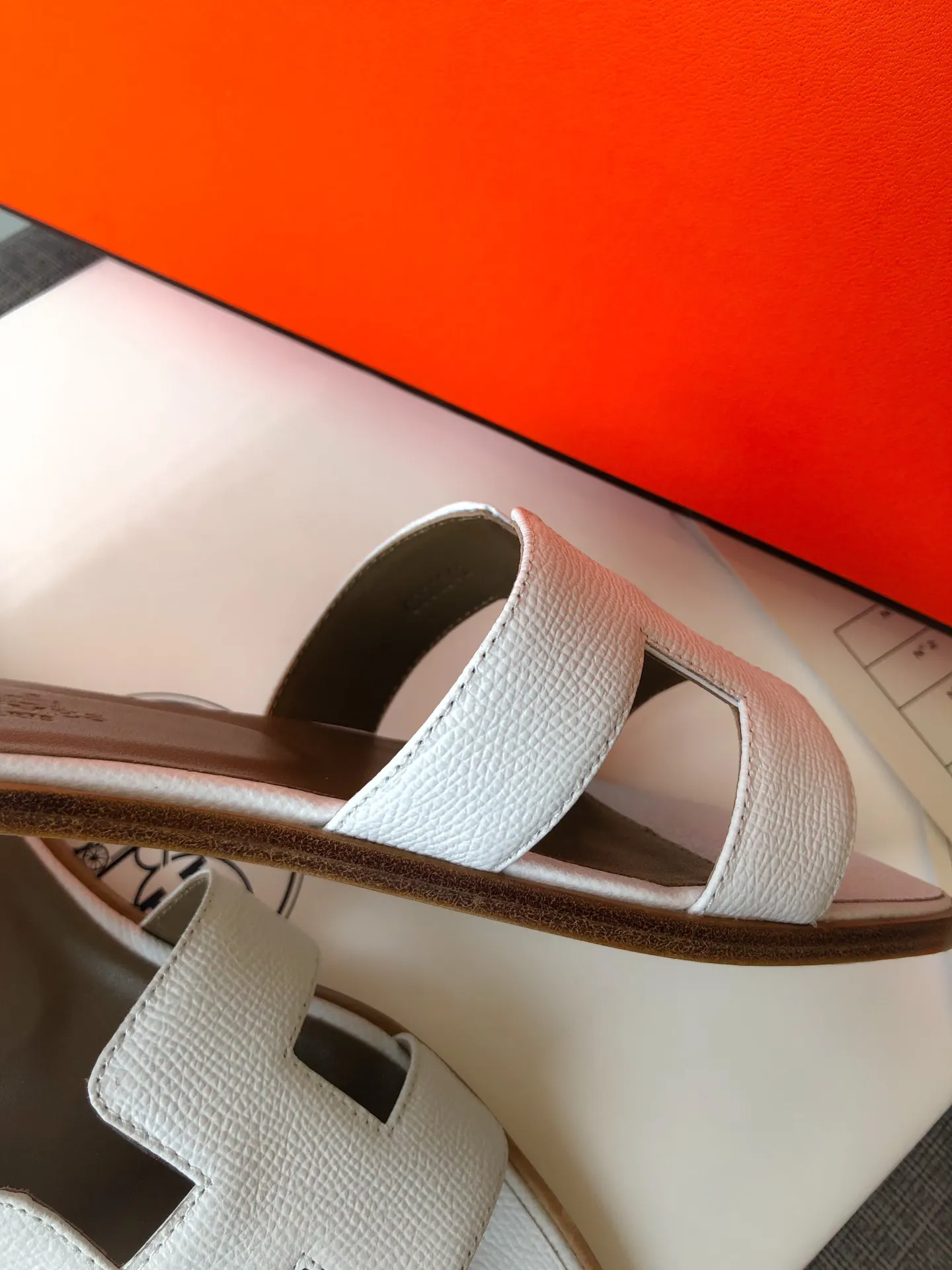 Hermès Oran Slides