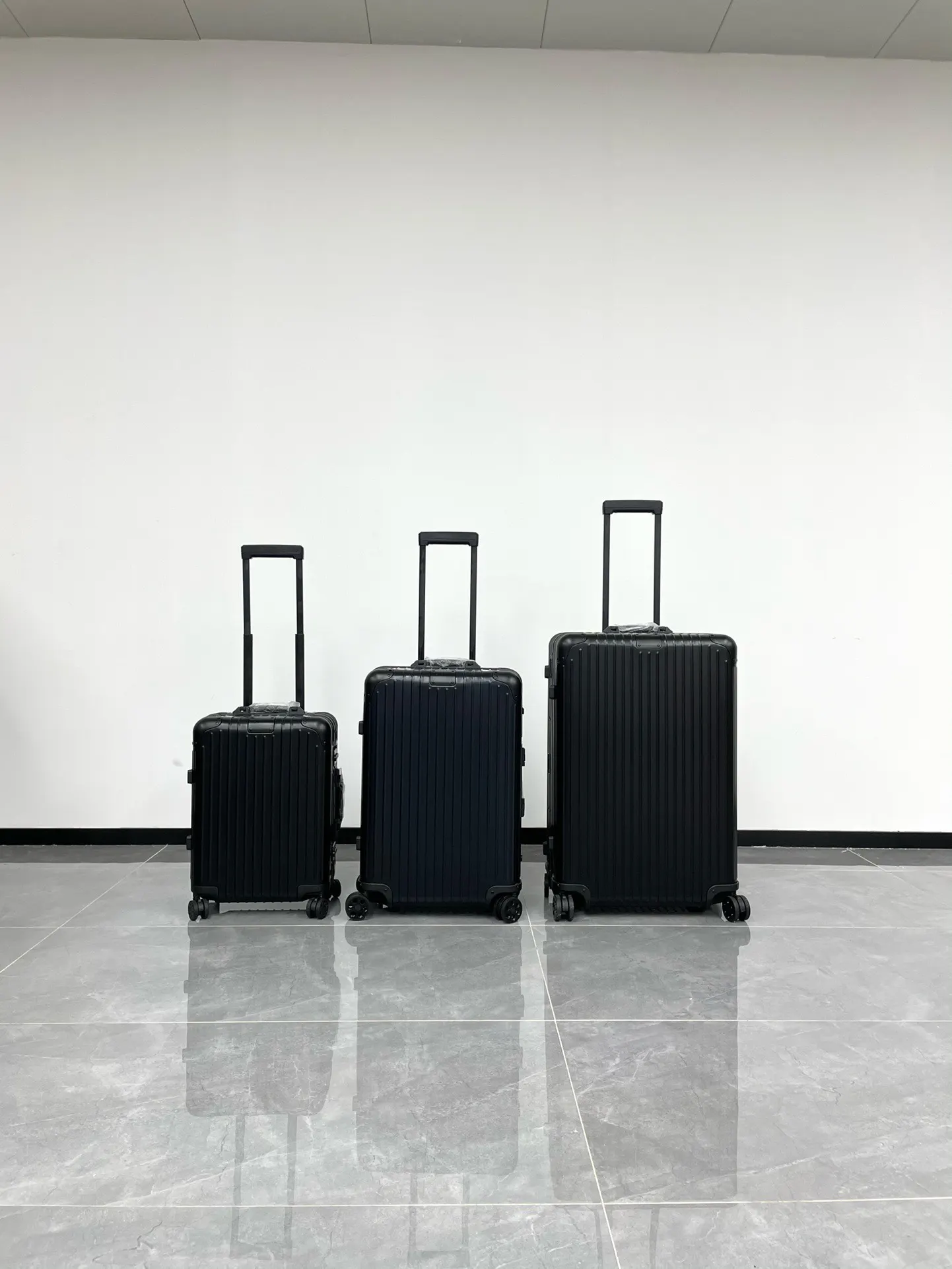 黑色 銀色 日默瓦rimowa拉杆箱行李箱登机箱旅行箱方胖子運動 旅行拉杆款 輕便出行款