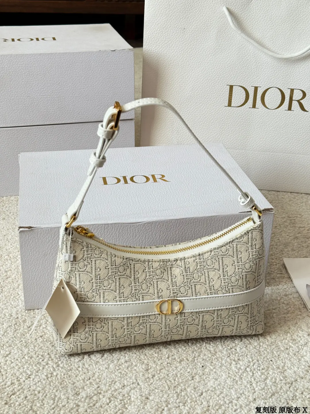 Dior 奶白 金色 小牛皮 收纳包 旅行收纳款