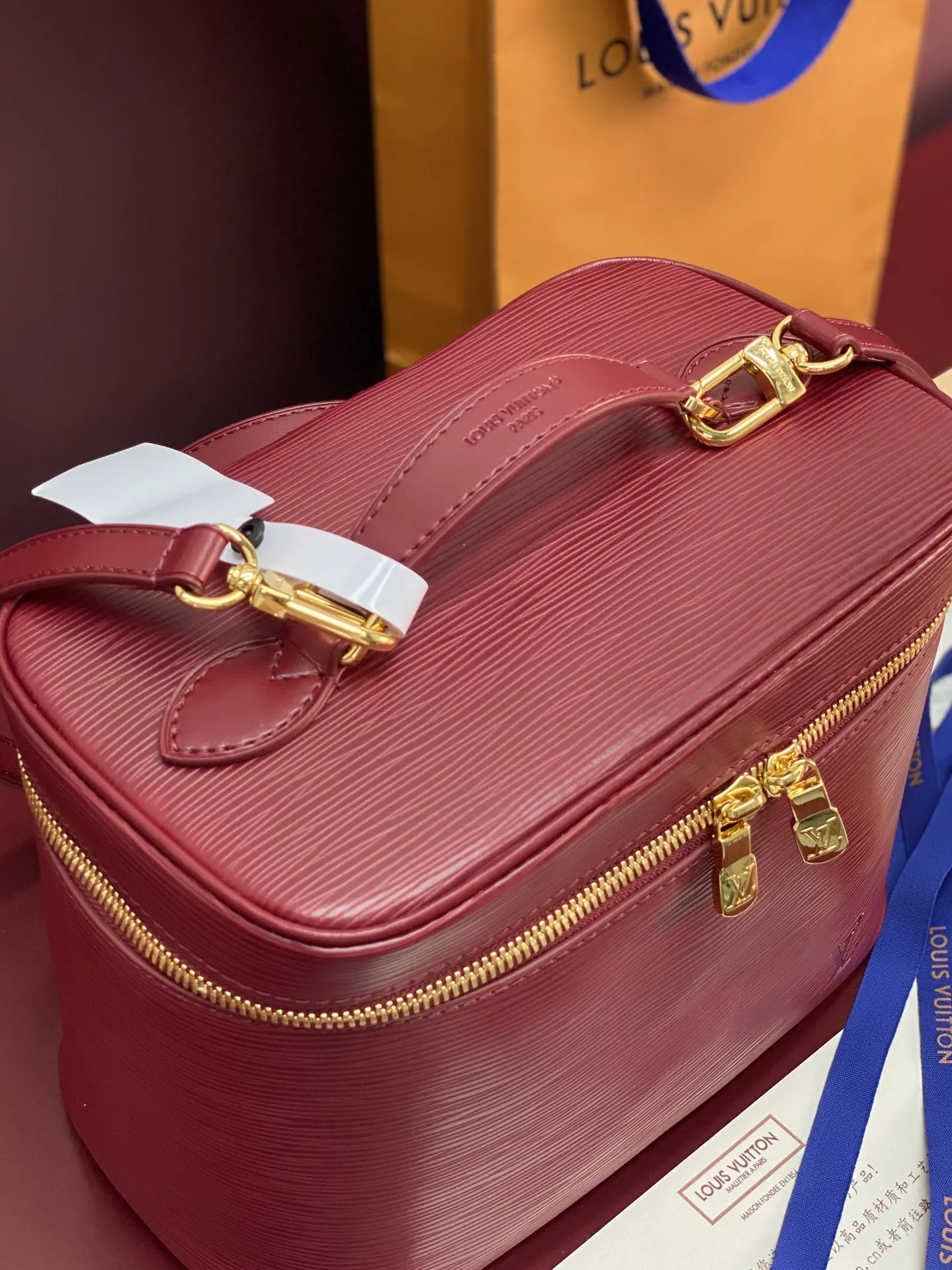 LV 紫色 皮革 化妆包 便携收纳款