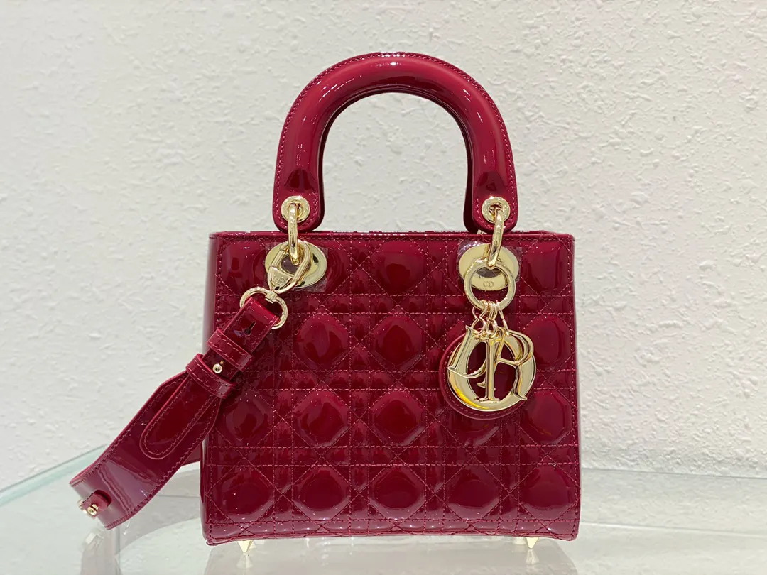 Dior Lady Dior 酒红色藤格纹手提斜挎包 漆皮款 复古款