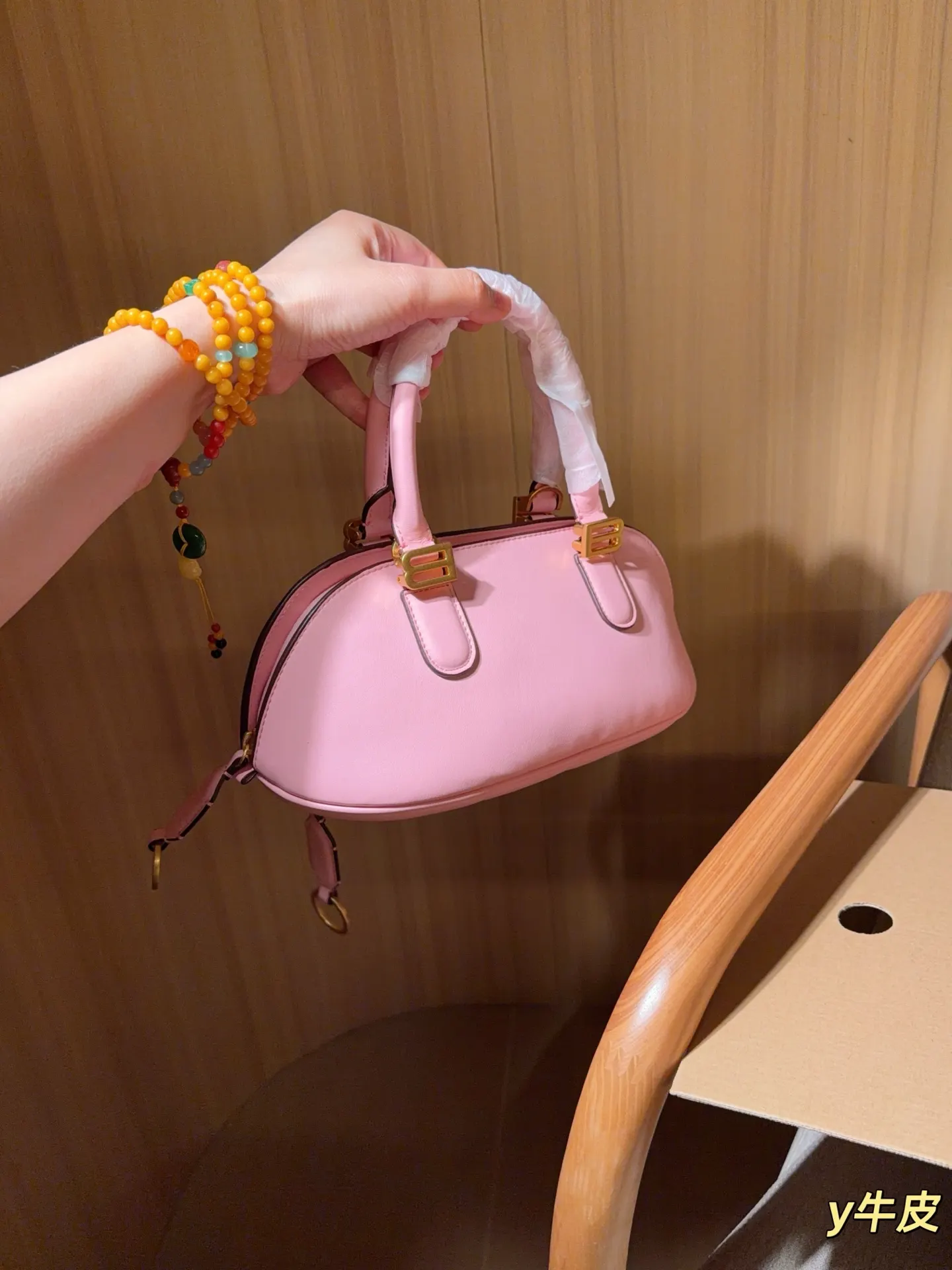 Balenciaga 牛皮 斜挎包 日常搭配