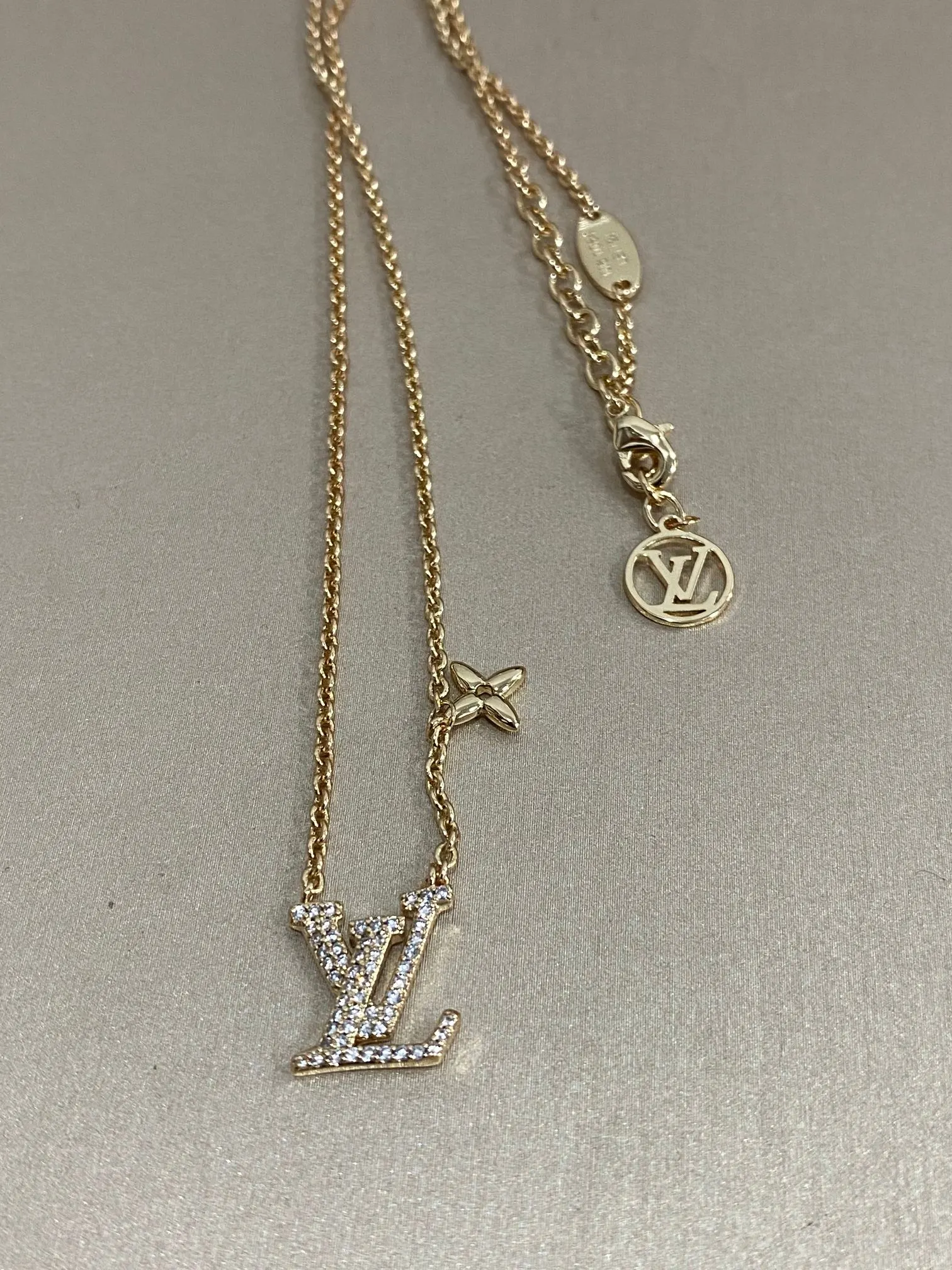 Louis Vuitton 满钻 项链 精致锁骨链