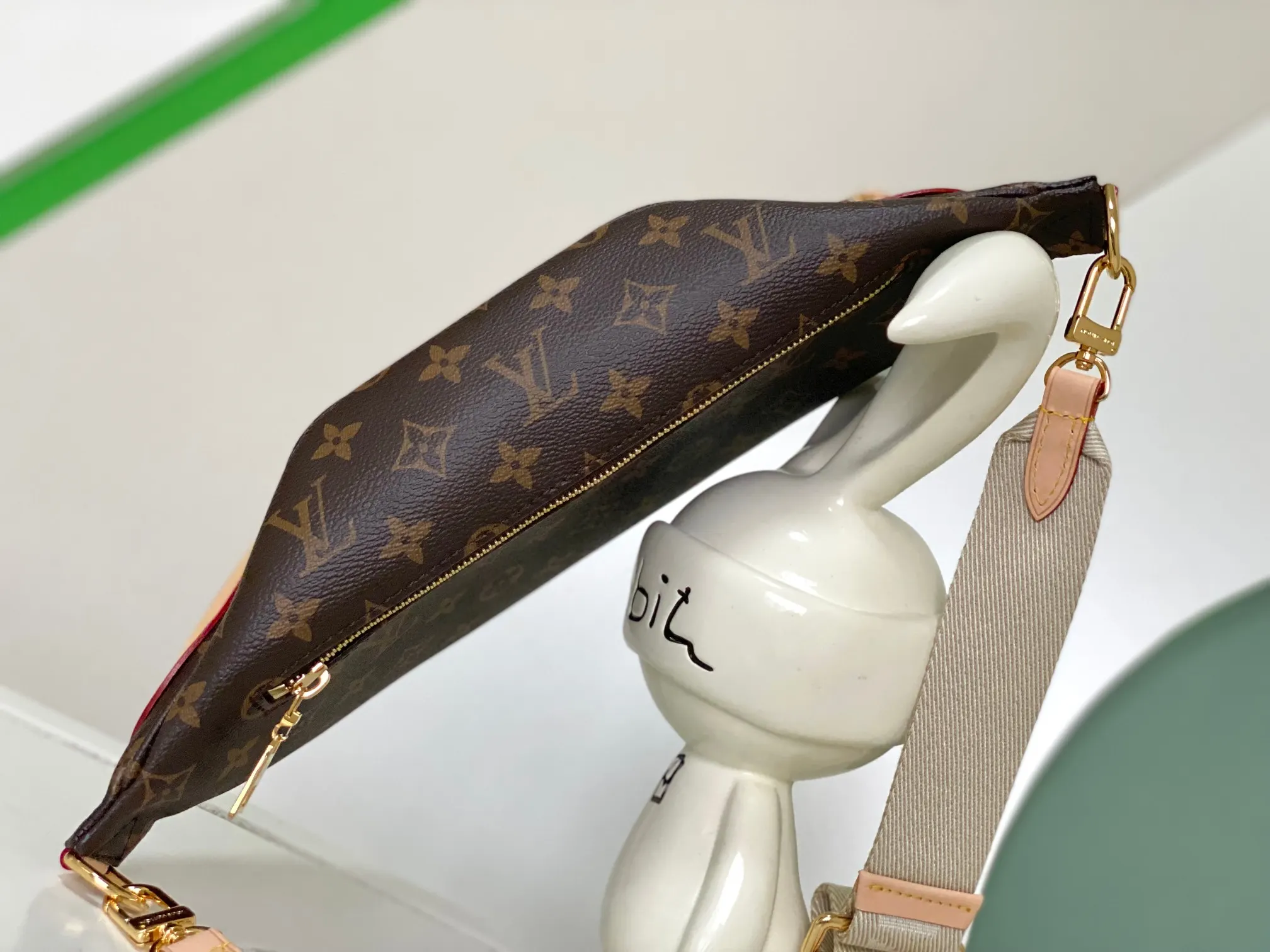 LV M46784 牛皮 包袋 精选款