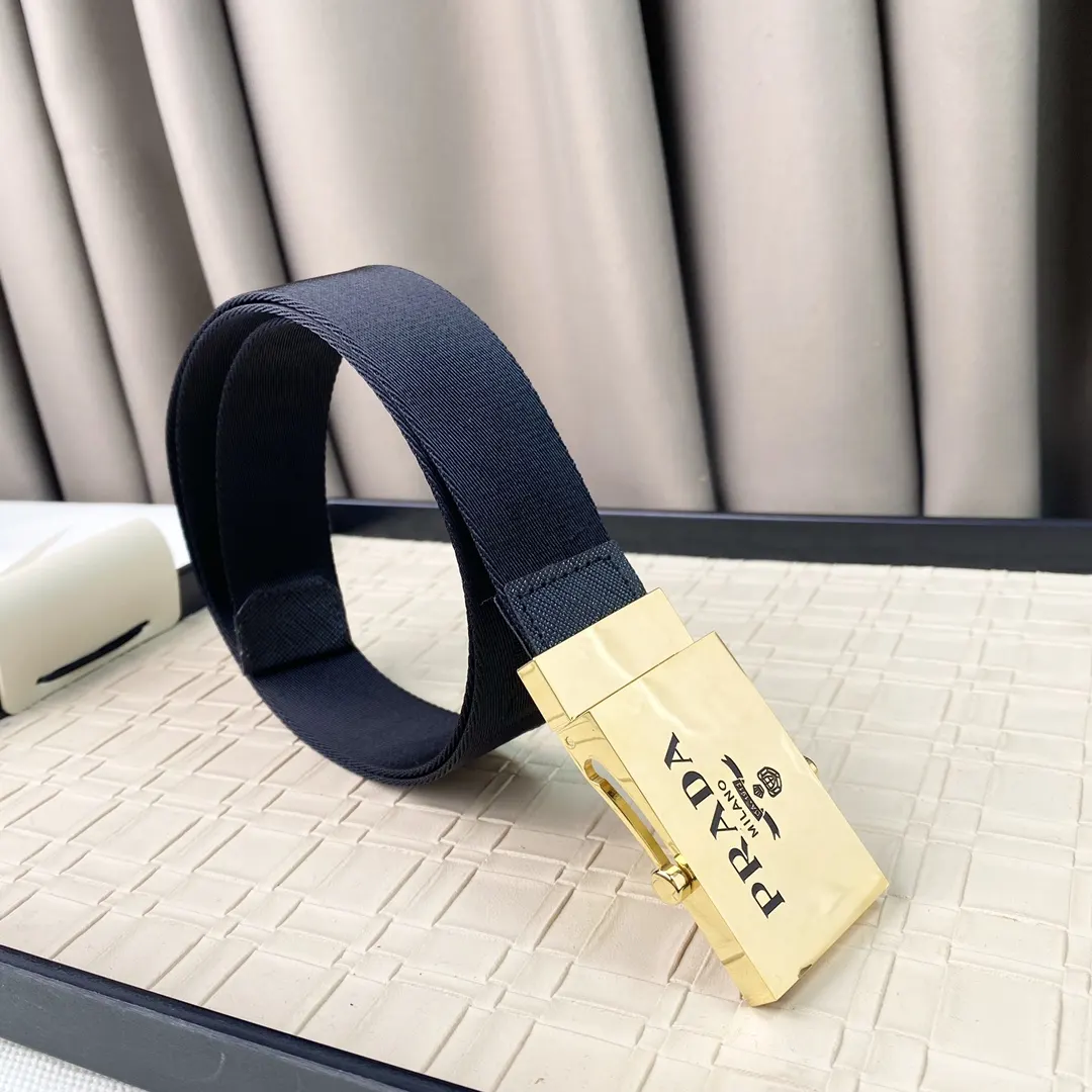 Prada 腰带 通勤搭配