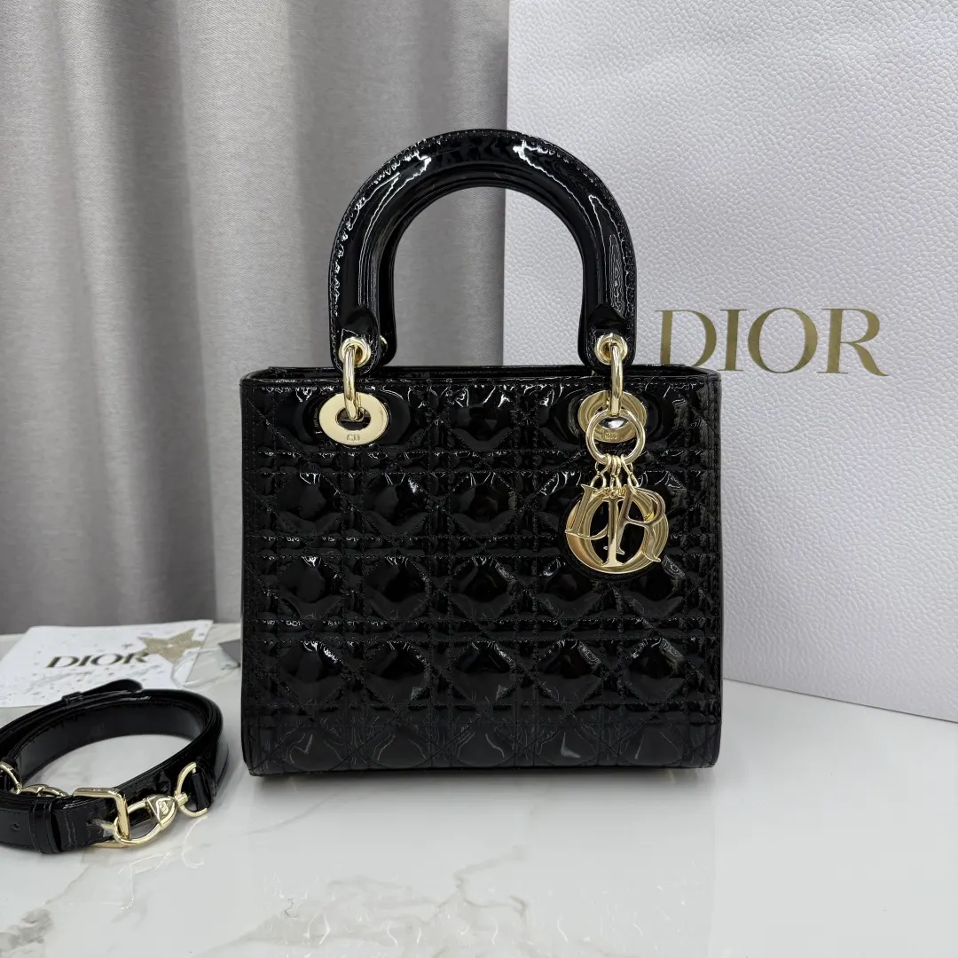 Dior Lady Dior Lady 黑色牛皮卡夹 精致配饰 复古