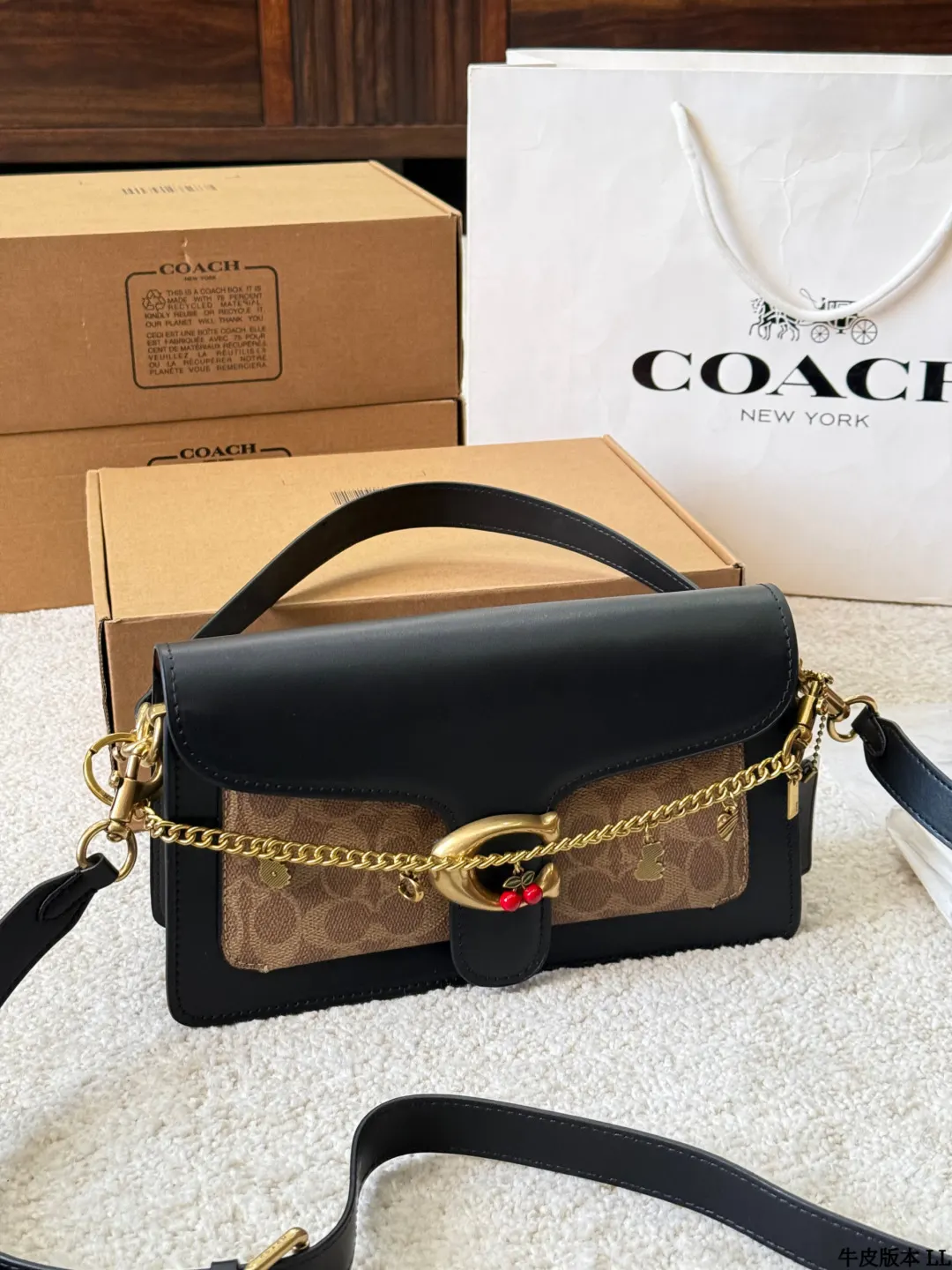 Coach 银色 牛皮 Tabby 收纳包 旅行收纳款