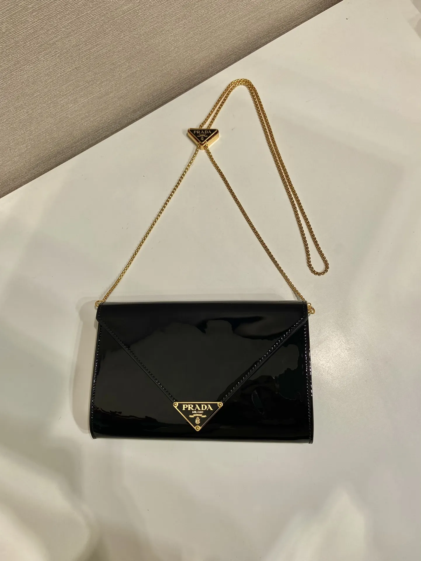 漆皮 又是一款网紅种的 长 高 鏈條包 精致鏈條款