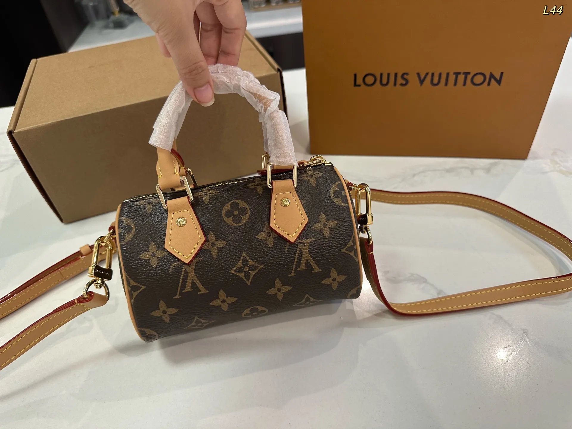 Louis Vuitton Crossbody Bag Lightweight Image 9 Louis Vuitton Crossbody Bag Lightweight Image 9