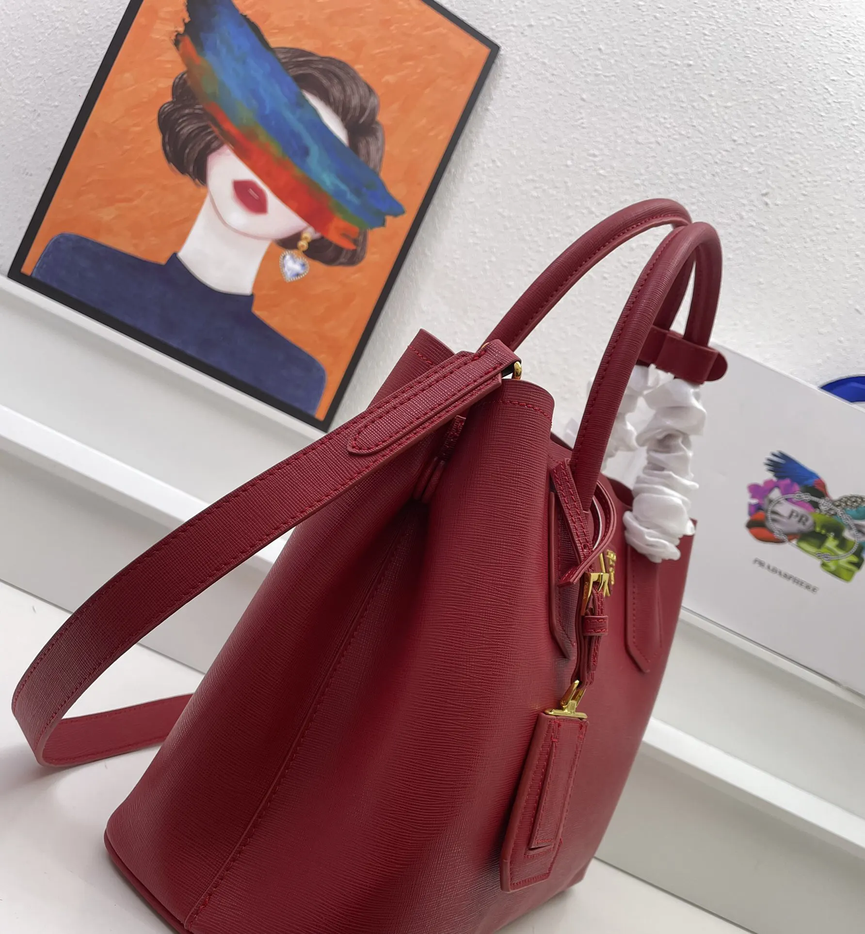 PRADA Saffiano十字纹牛皮 购物袋 轻便实用款