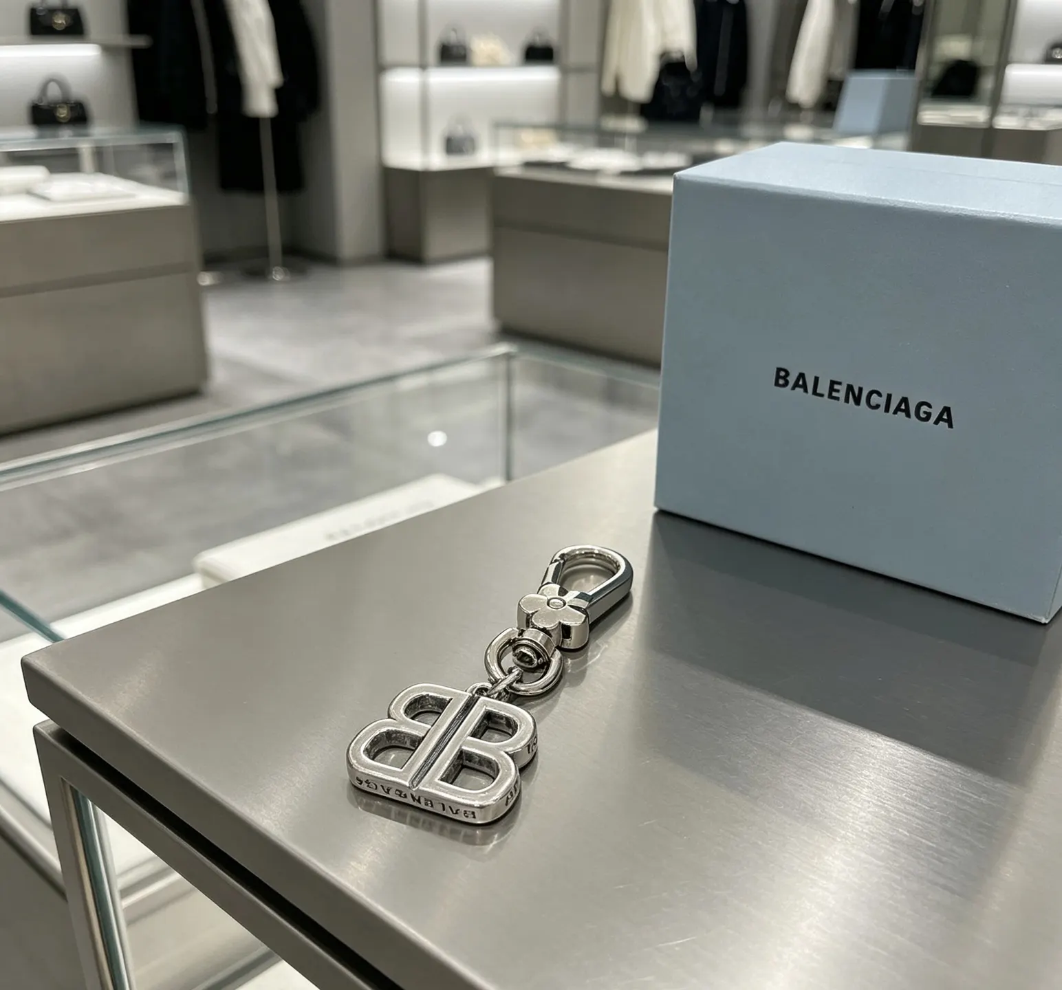 Balenciaga 包包挂件 精致搭配 吊坠