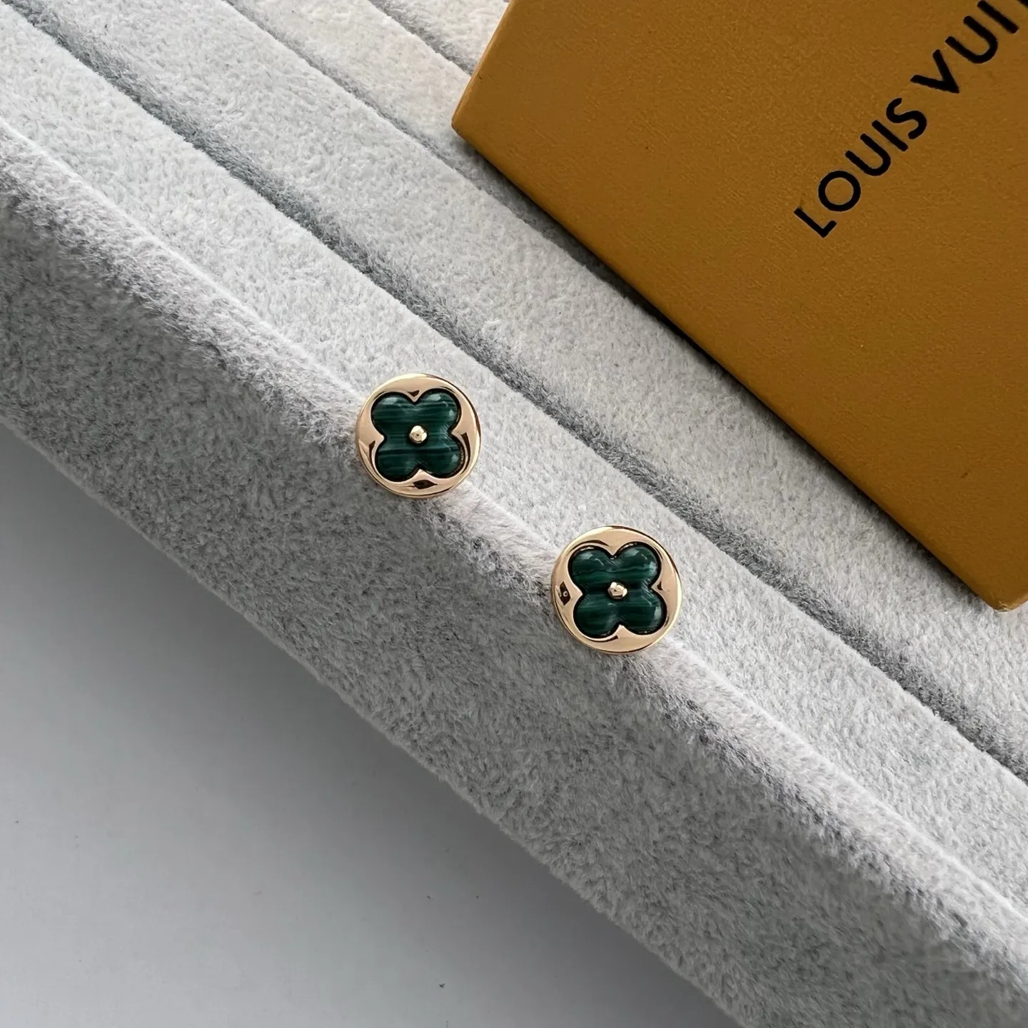 Louis Vuitton Fashion Item