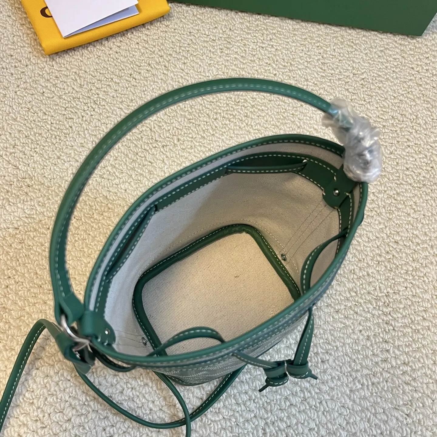 Goyard 皮革 轻盈小巧去始终保持标志性水桶百搭造型 水桶包 休閒水桶款(數字9) Goyard 皮革 轻盈小巧去始终保持标志性水桶百搭造型 水桶包 休閒水桶款(數字9)